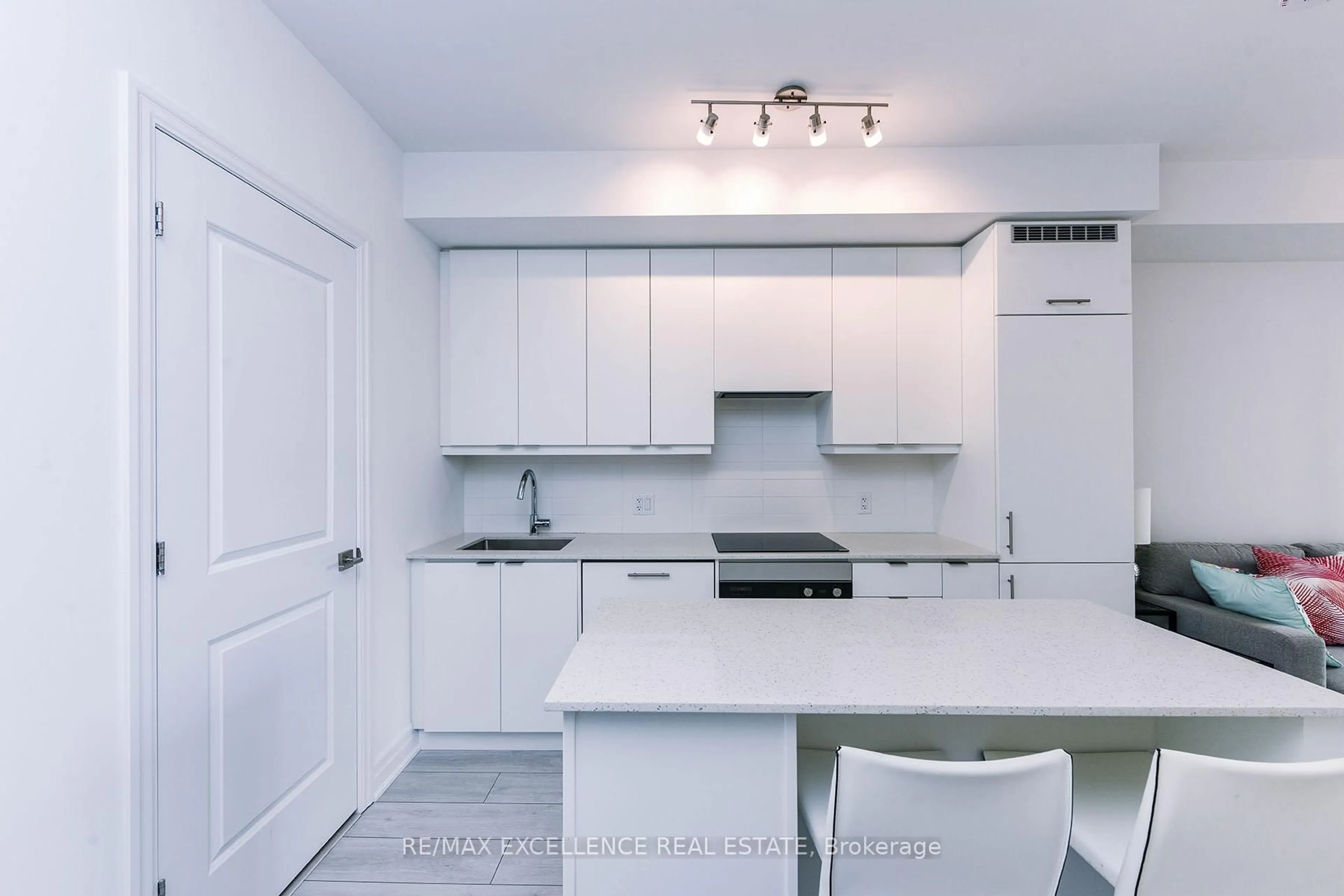 Standard kitchen, unknown for 30 Elm Dr #805, Mississauga Ontario L5B 0N6