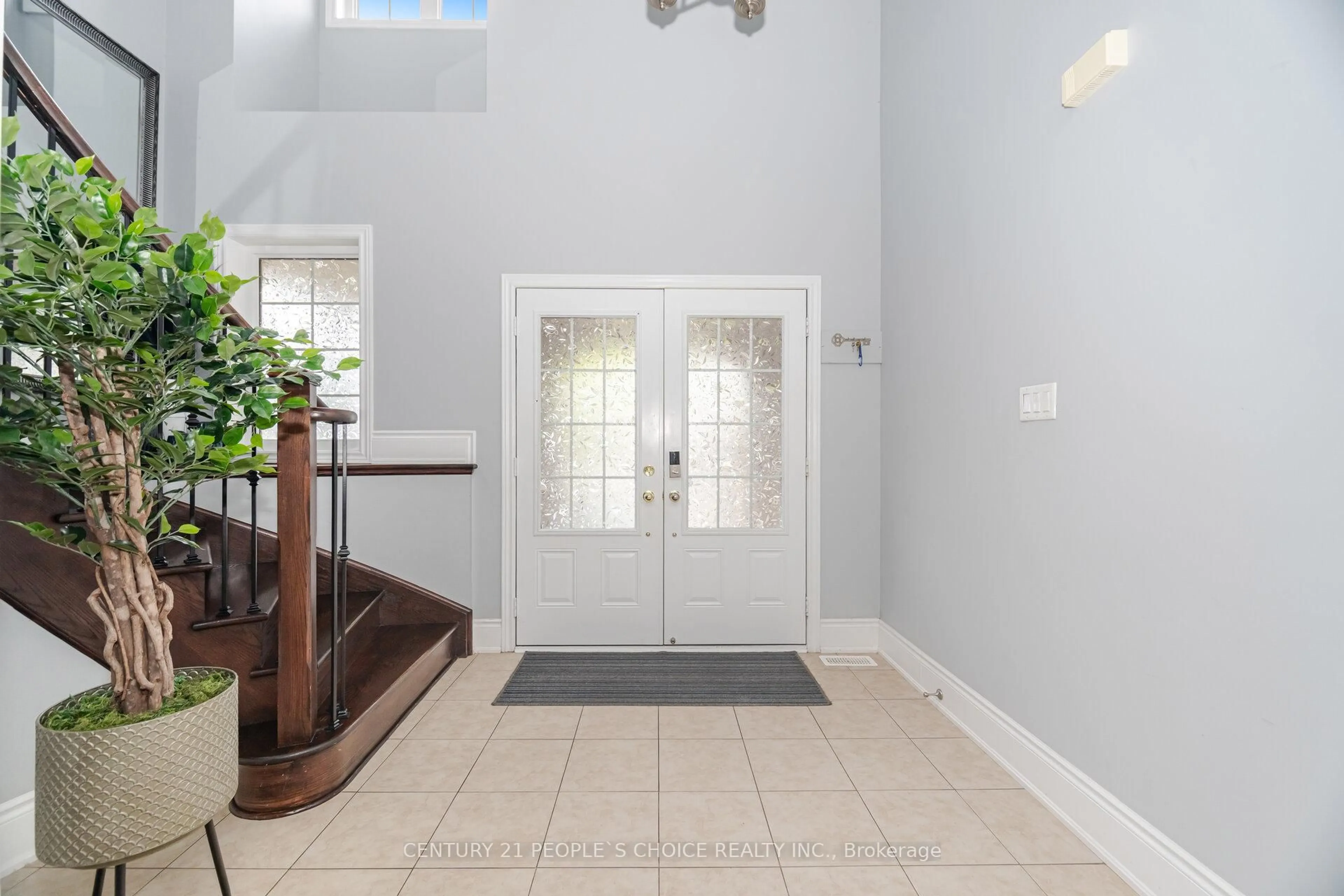 Indoor entryway for 11 Vernosa Dr, Brampton Ontario L6Y 0G8