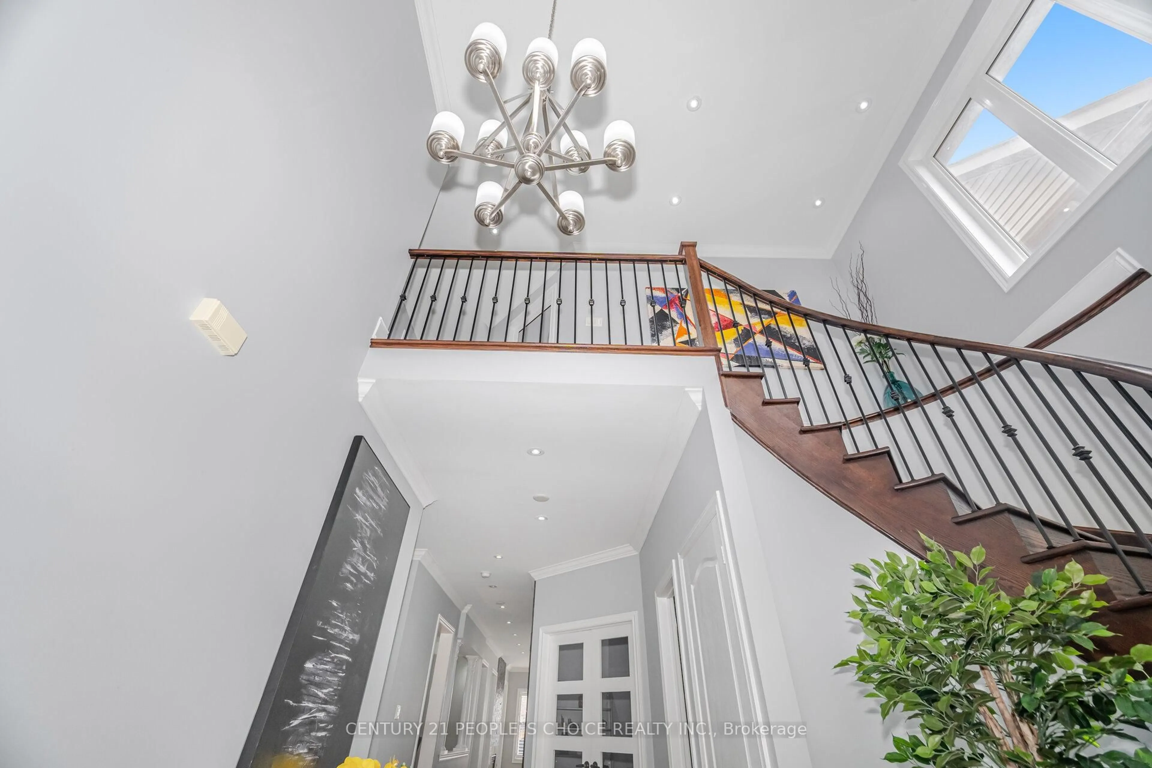 Indoor foyer for 11 Vernosa Dr, Brampton Ontario L6Y 0G8