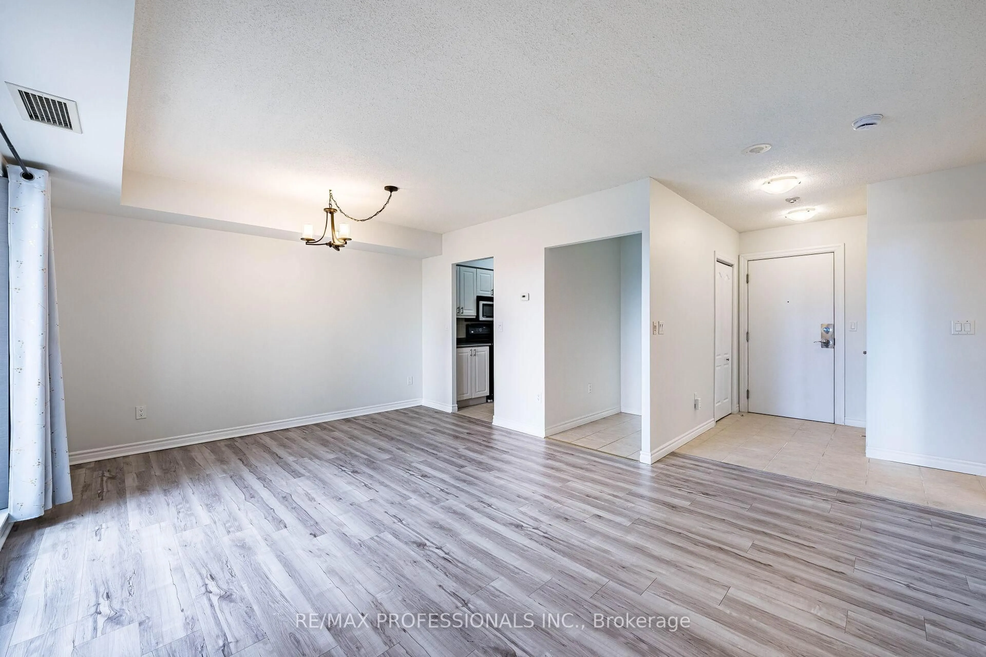 A pic of a room for 2088 Lawrence Ave #1007, Toronto Ontario M9N 3Z9