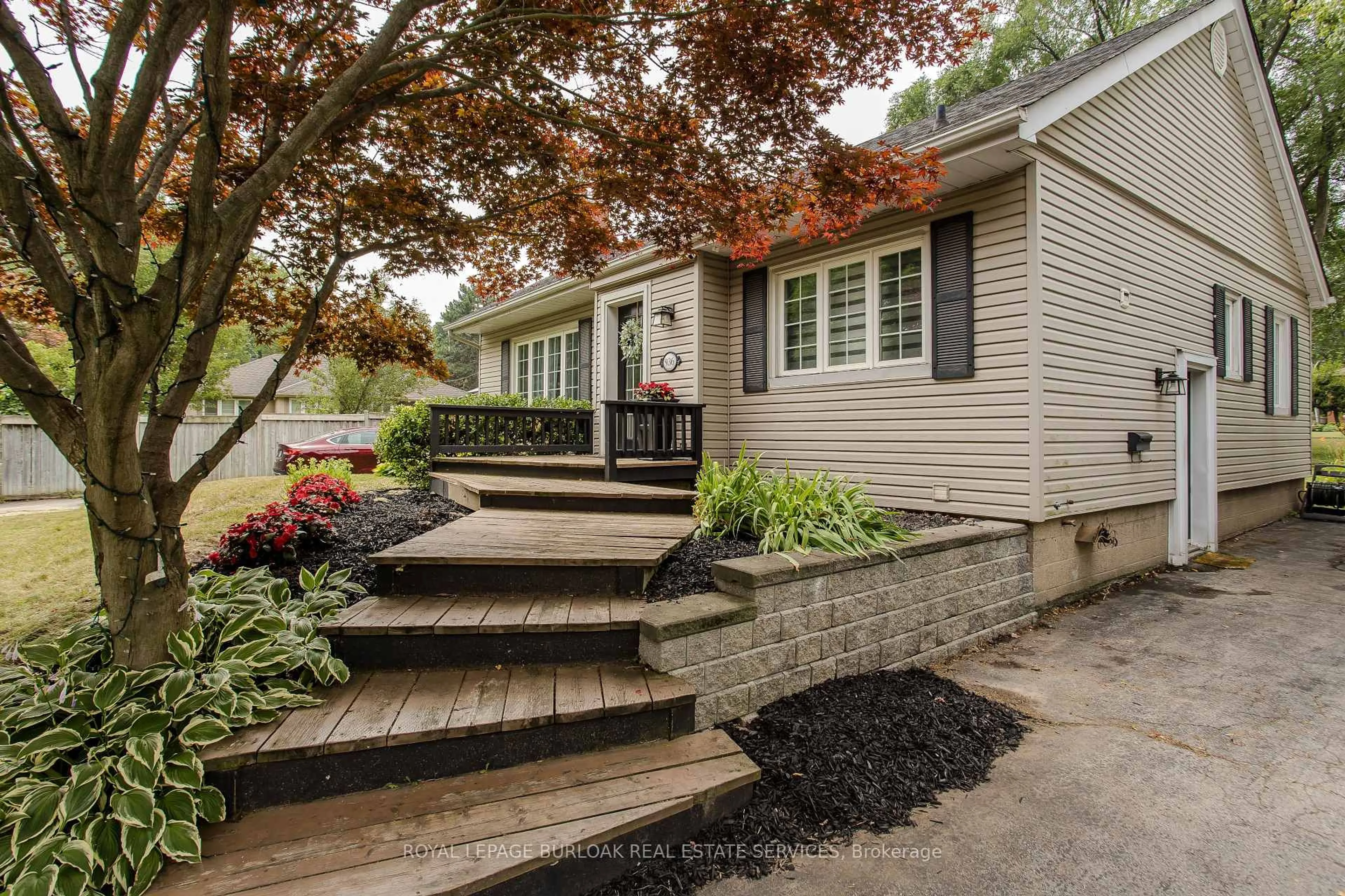 Home with brick exterior material, street for 936 Harvey Pl, Burlington Ontario L7T 3G1