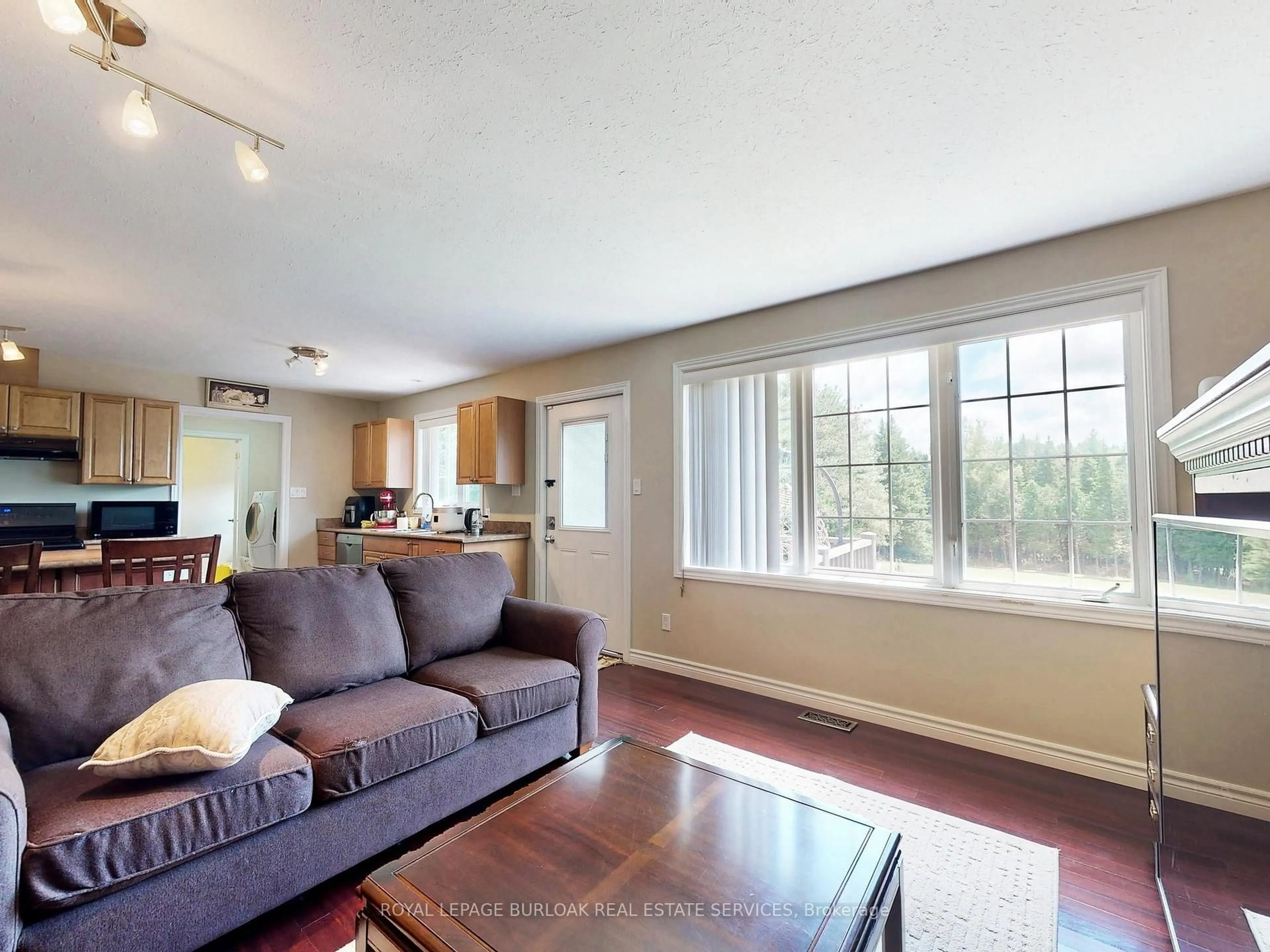 Living room with furniture, unknown for 569 Highpoint Sdrd, Caledon Ontario L7K 0J6