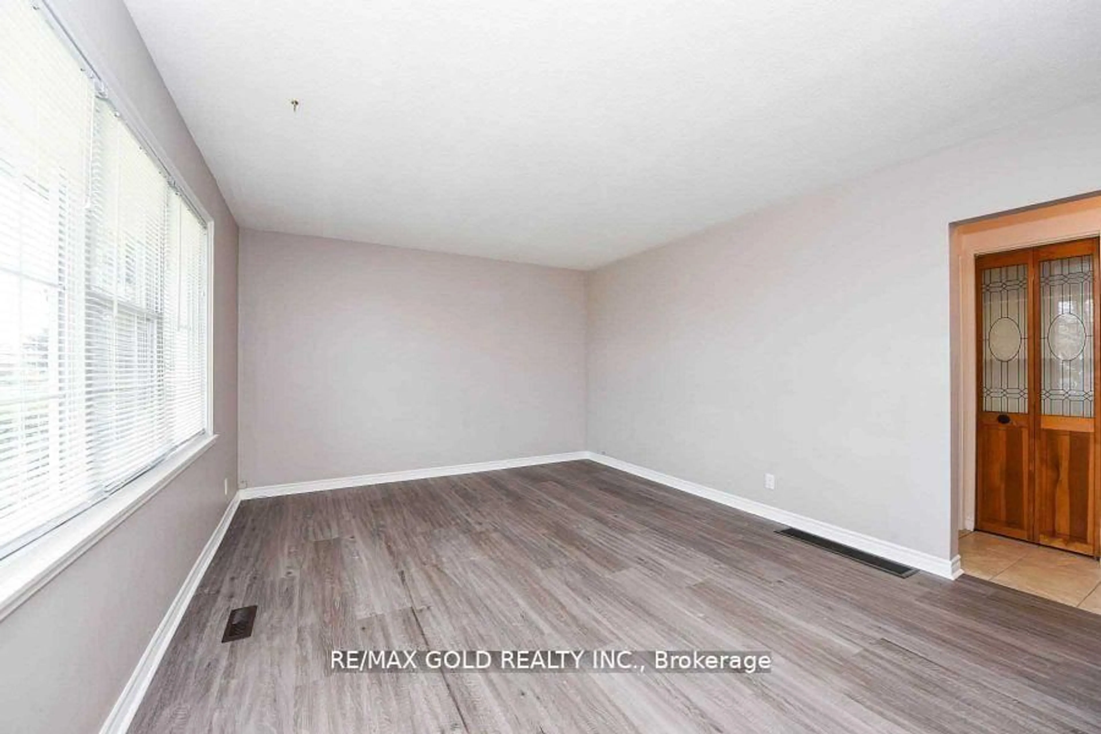 A pic of a room for 3657 Woodruff Cres, Mississauga Ontario L4T 1T8