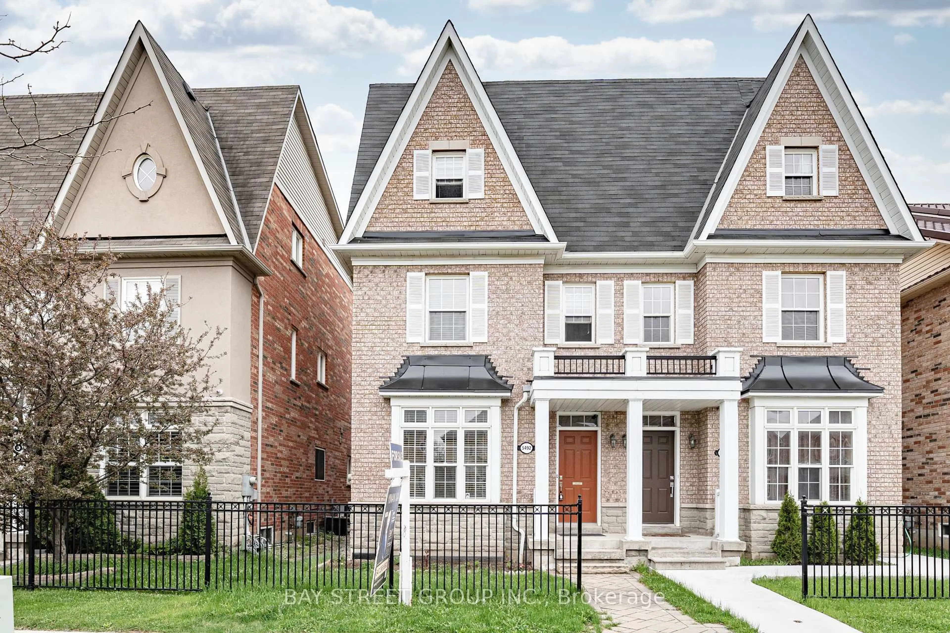 Home with brick exterior material, street for 5492 Tenth Line, Mississauga Ontario L5M 0G5