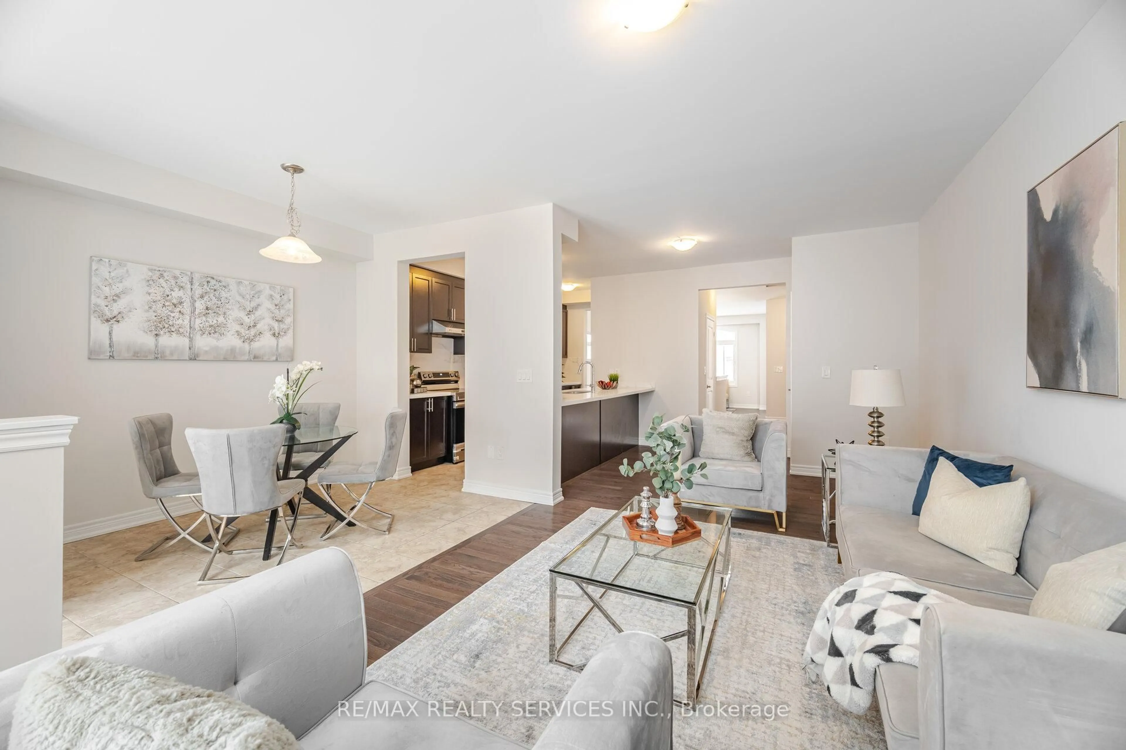 Living room with furniture, unknown for 250 Inspire Blvd, Brampton Ontario L6R 3Z3