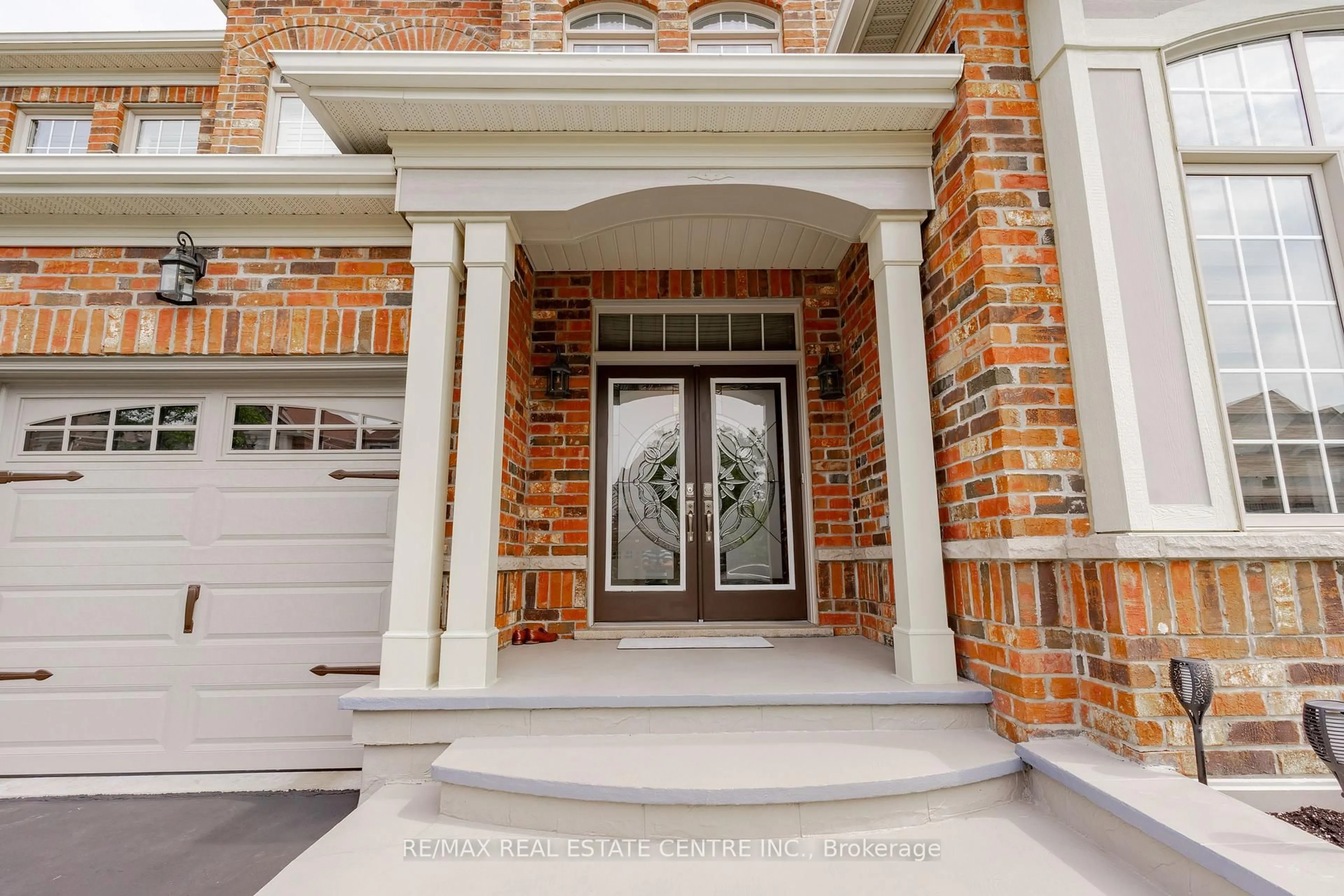 Home with brick exterior material, street for 18 Rampart Dr, Brampton Ontario L6P 2K3