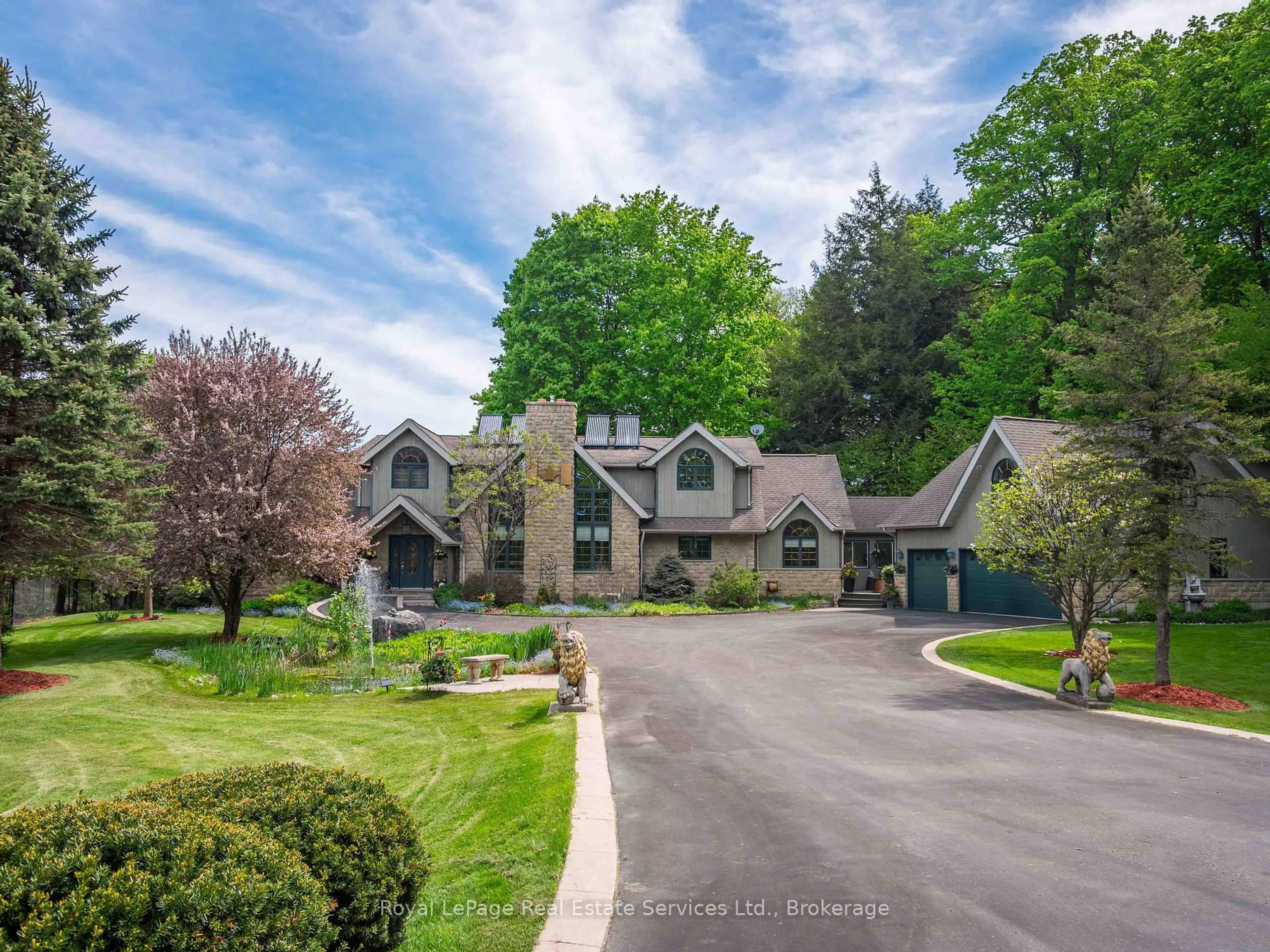 A pic from outside/outdoor area/front of a property/back of a property/a pic from drone, street for 6 TURTLE LAKE Dr, Halton Hills Ontario L7J 2W7