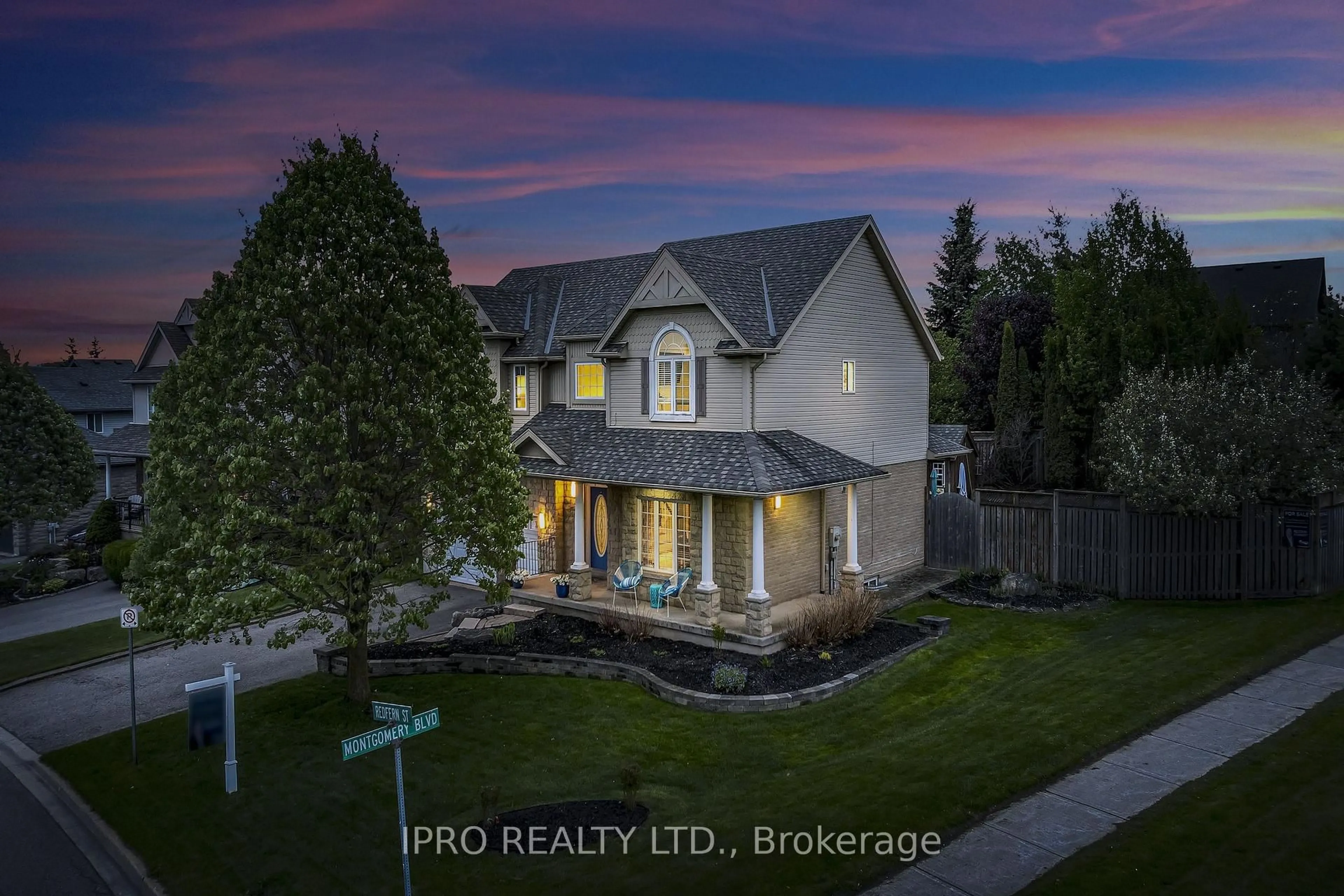 A pic from outside/outdoor area/front of a property/back of a property/a pic from drone, street for 2 Redfern St, Orangeville Ontario L9W 5C8