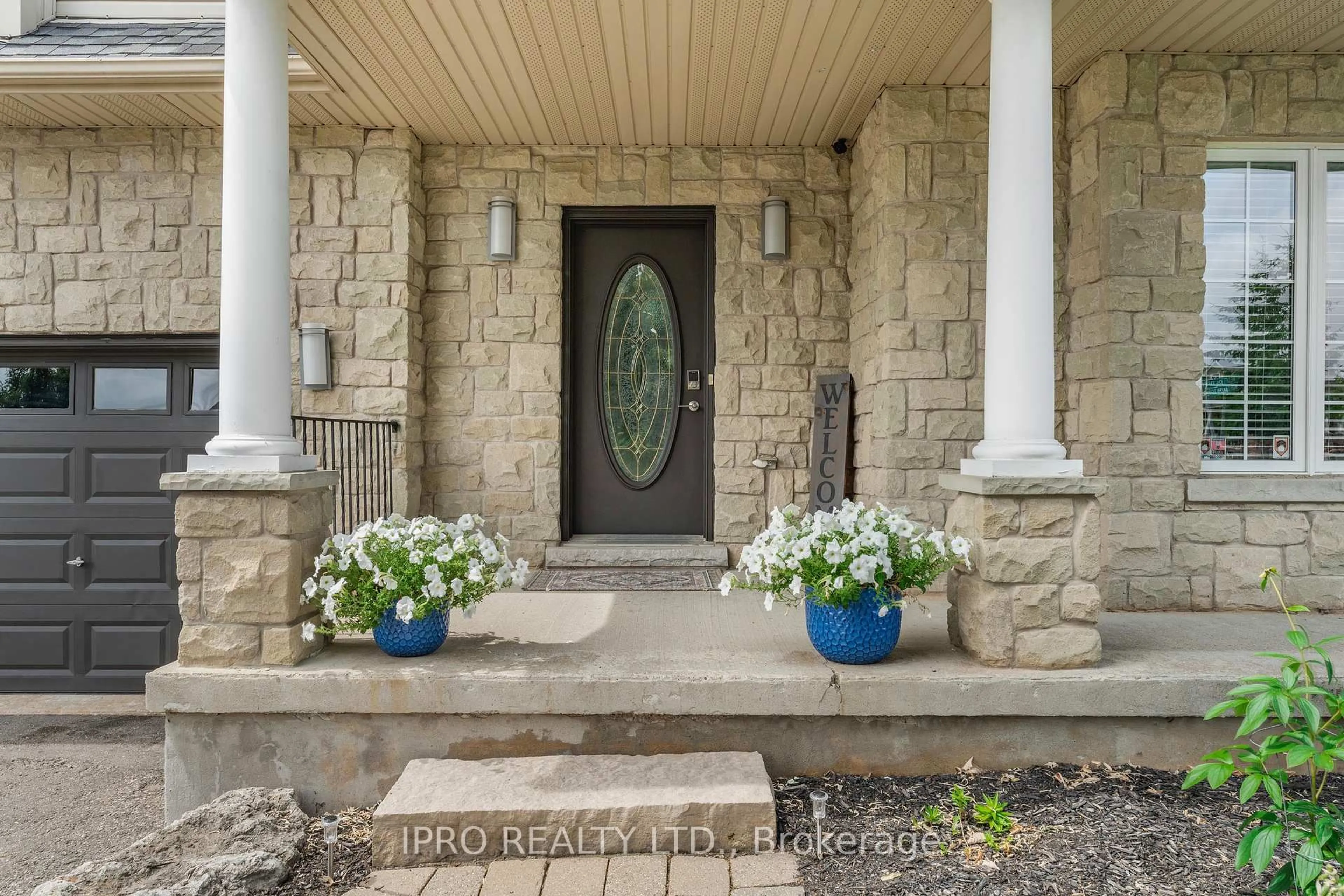 Indoor entryway for 2 Redfern St, Orangeville Ontario L9W 5C8
