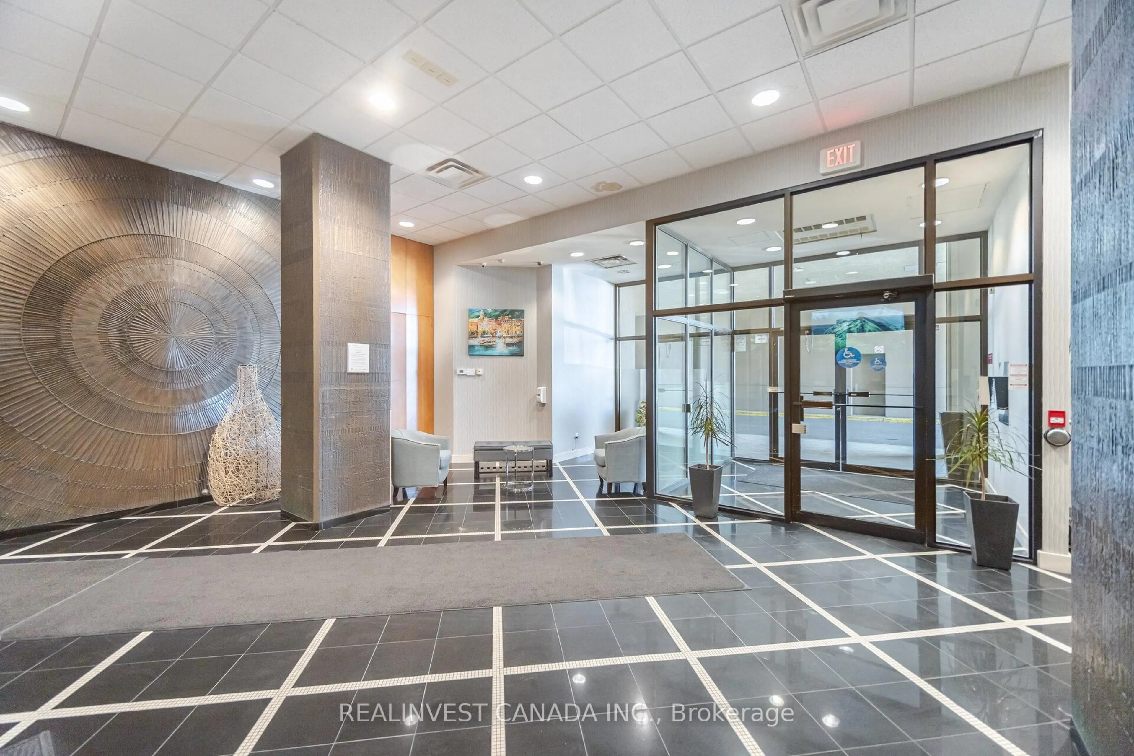 Indoor foyer for 2737 Keele St #905, Toronto Ontario M3M 2E9