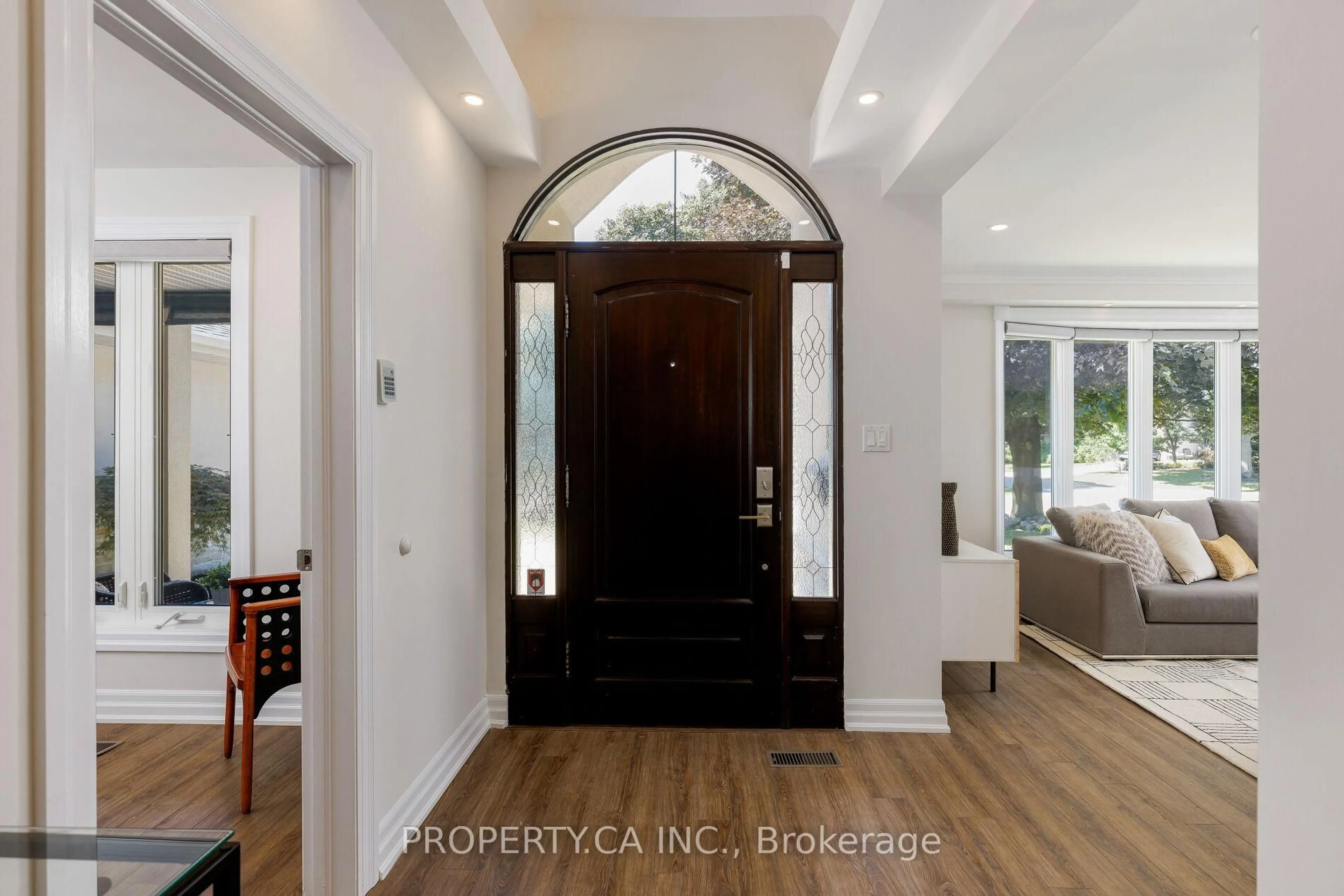 Indoor entryway for 104 Princess Anne Cres, Toronto Ontario M9A 2R2