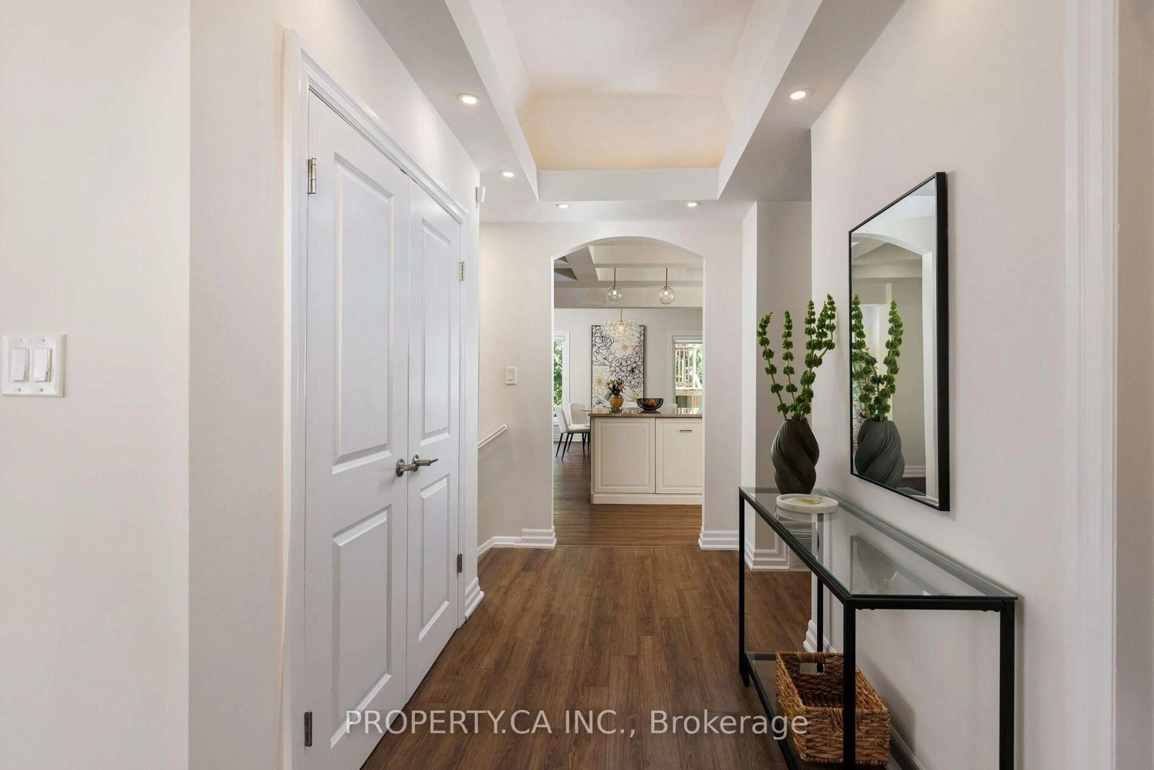 Indoor entryway for 104 Princess Anne Cres, Toronto Ontario M9A 2R2