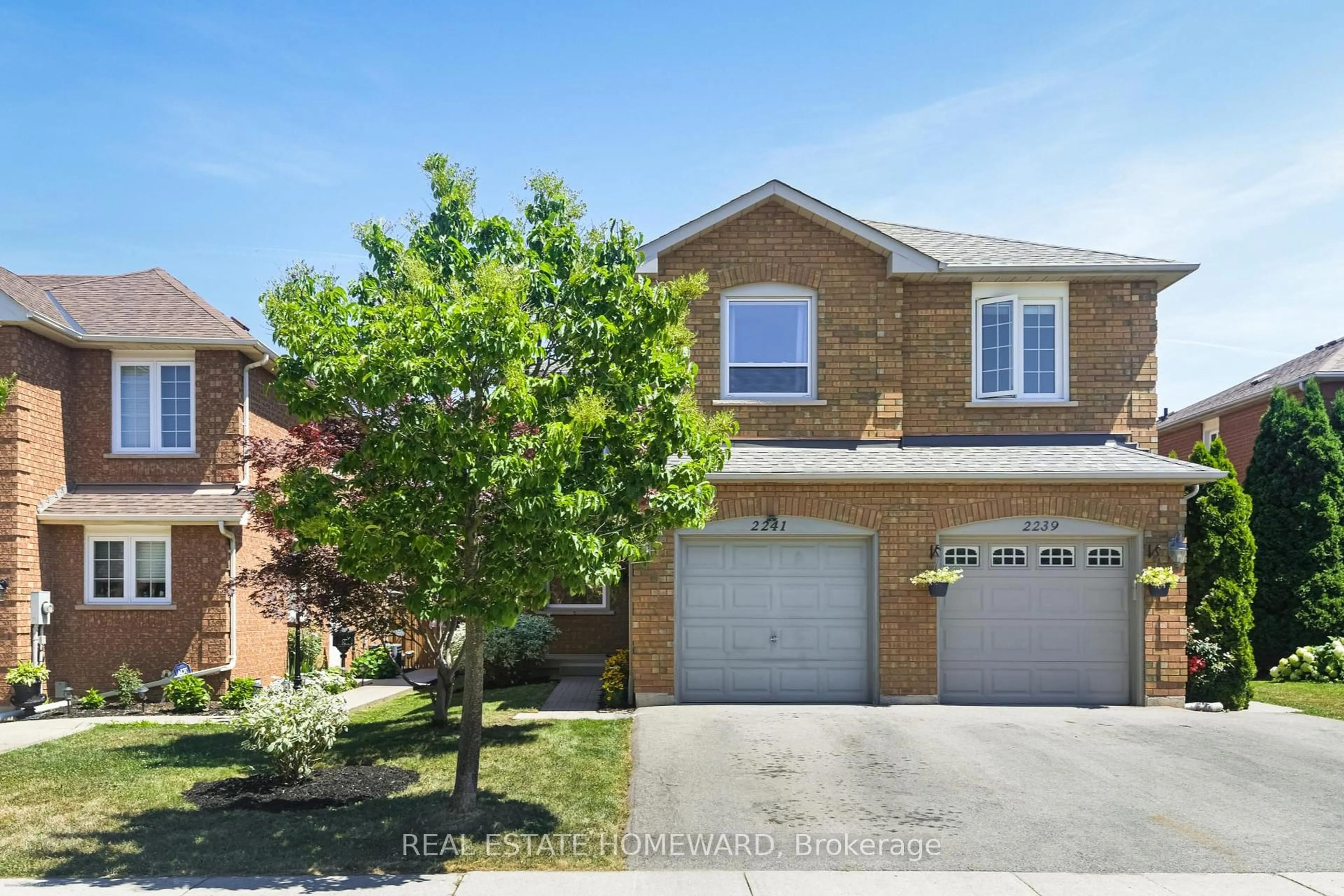 Home with brick exterior material, street for 2241 Dale Ridge Dr, Oakville Ontario L6M 3L4