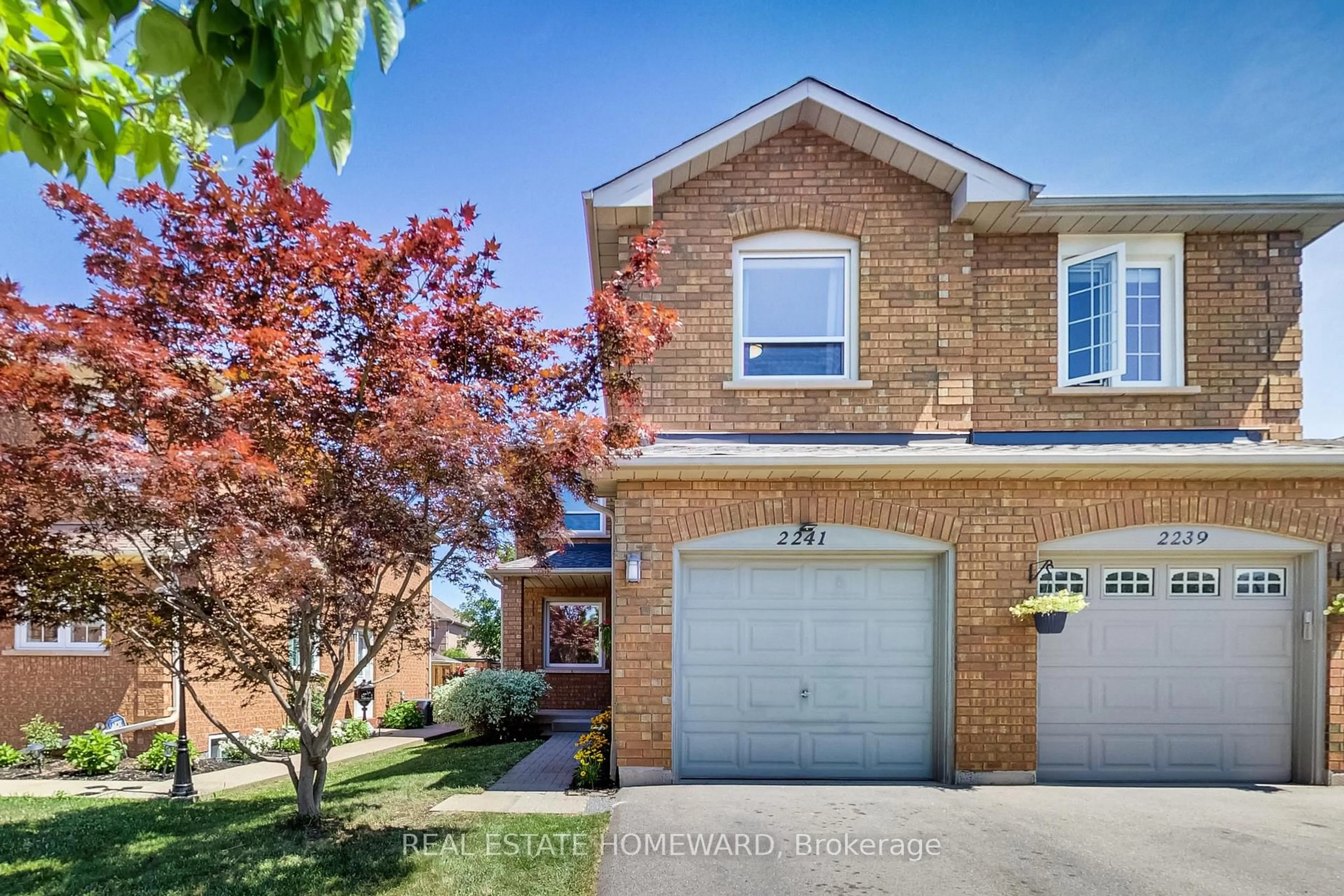 Home with brick exterior material, street for 2241 Dale Ridge Dr, Oakville Ontario L6M 3L4
