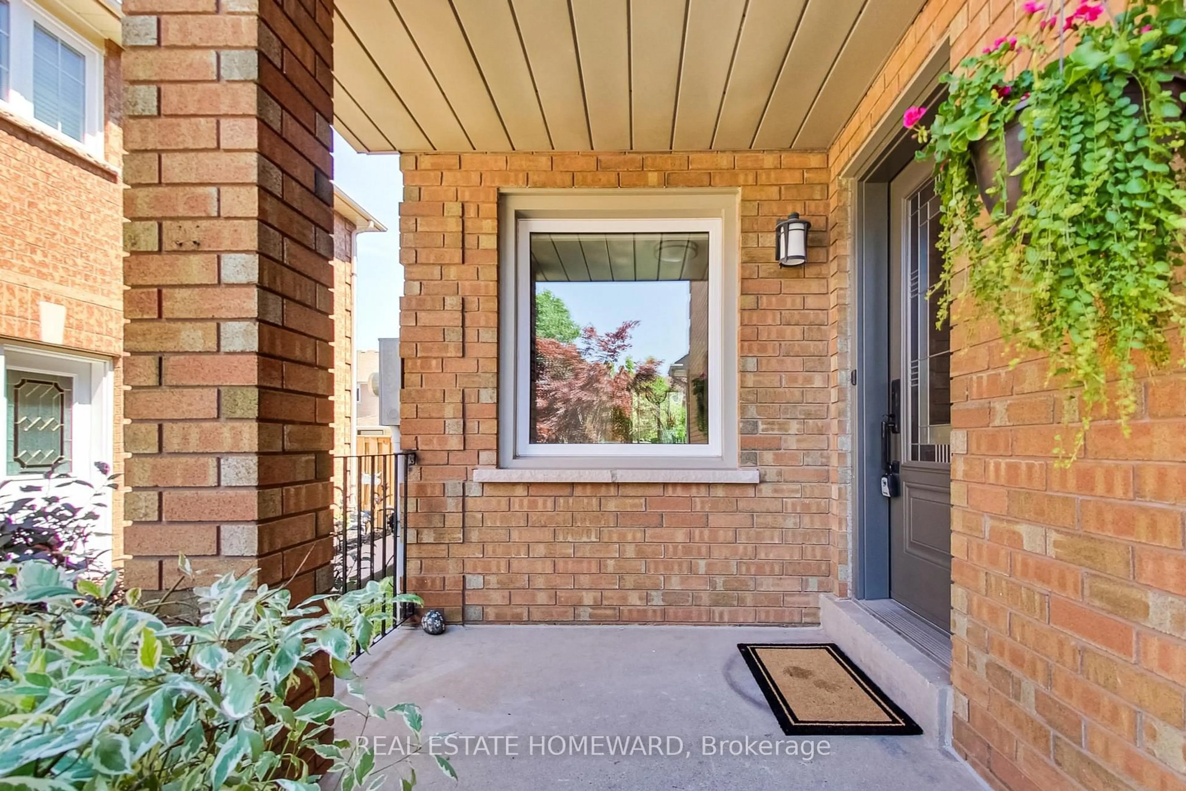 Home with brick exterior material, street for 2241 Dale Ridge Dr, Oakville Ontario L6M 3L4