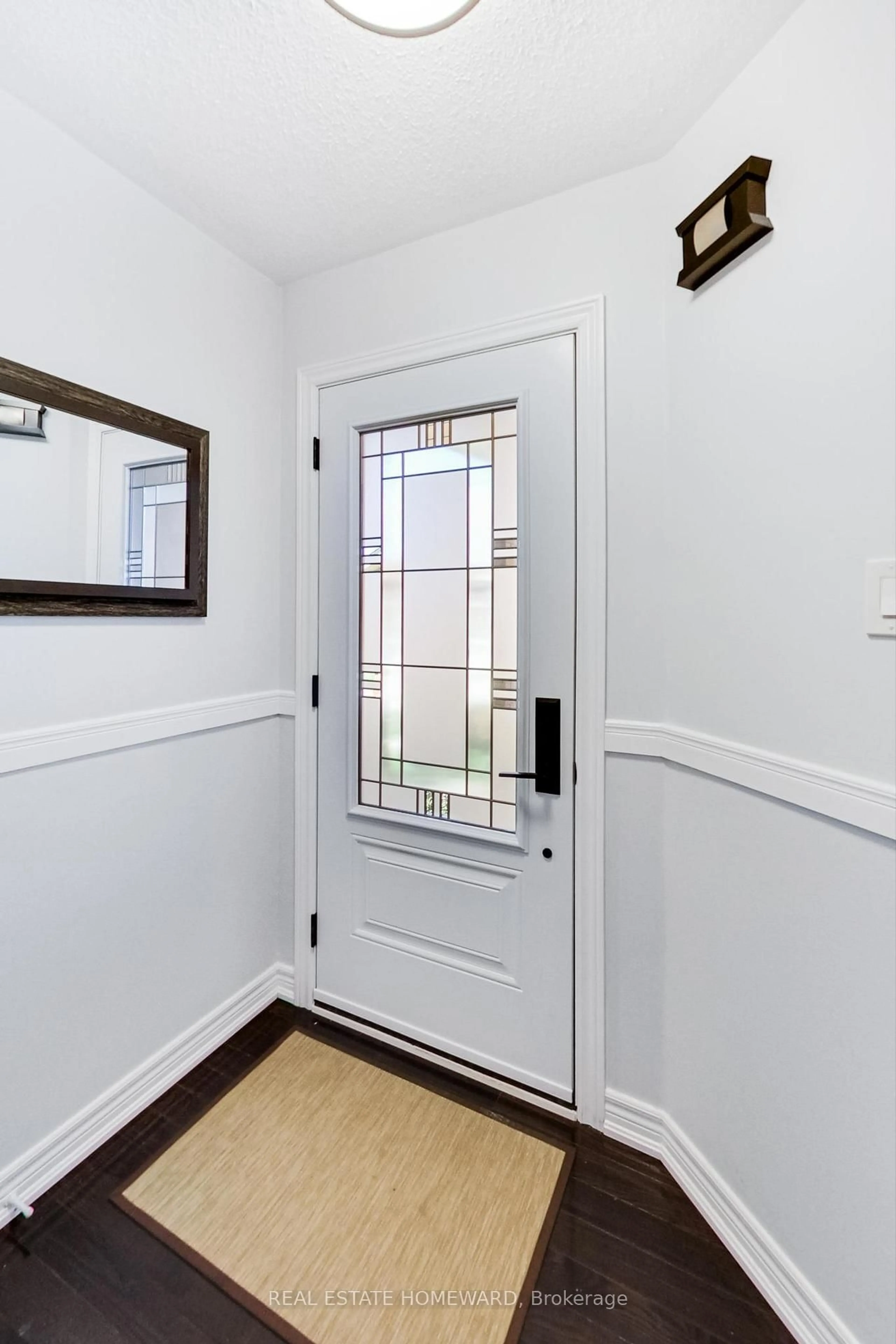 Indoor entryway for 2241 Dale Ridge Dr, Oakville Ontario L6M 3L4
