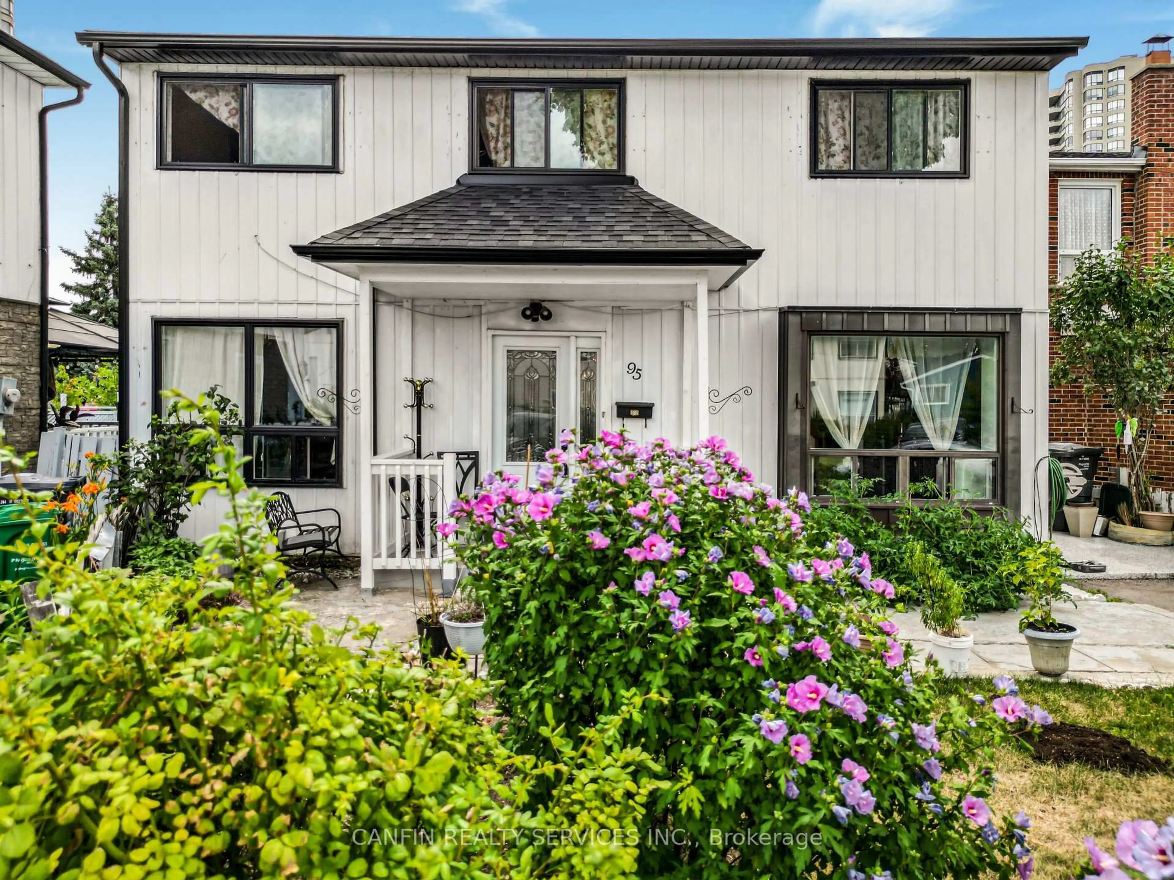 Home with vinyl exterior material, street for 95 Huntingwood Cres, Brampton Ontario L6S 1S5