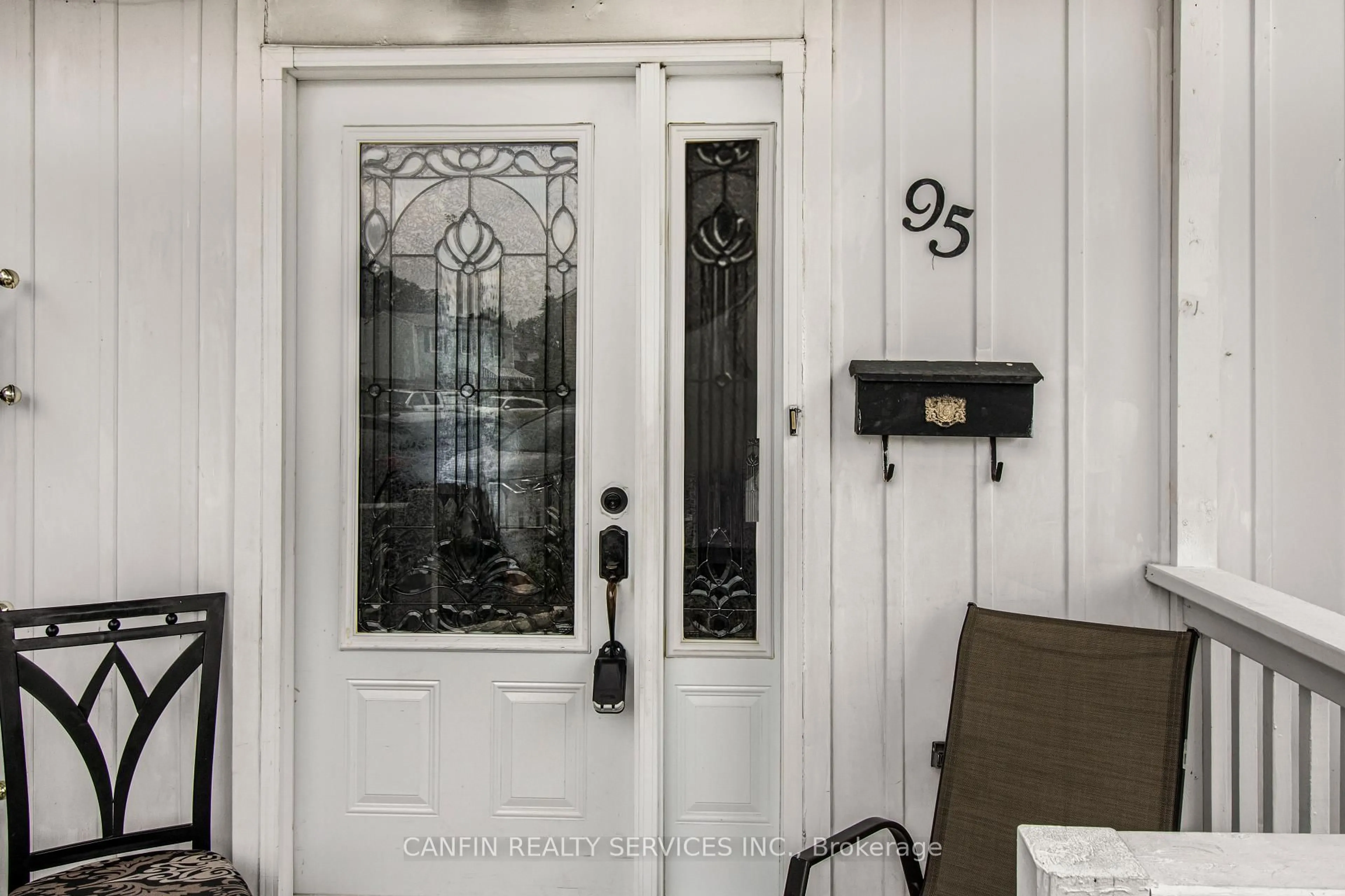 Indoor entryway for 95 Huntingwood Cres, Brampton Ontario L6S 1S5