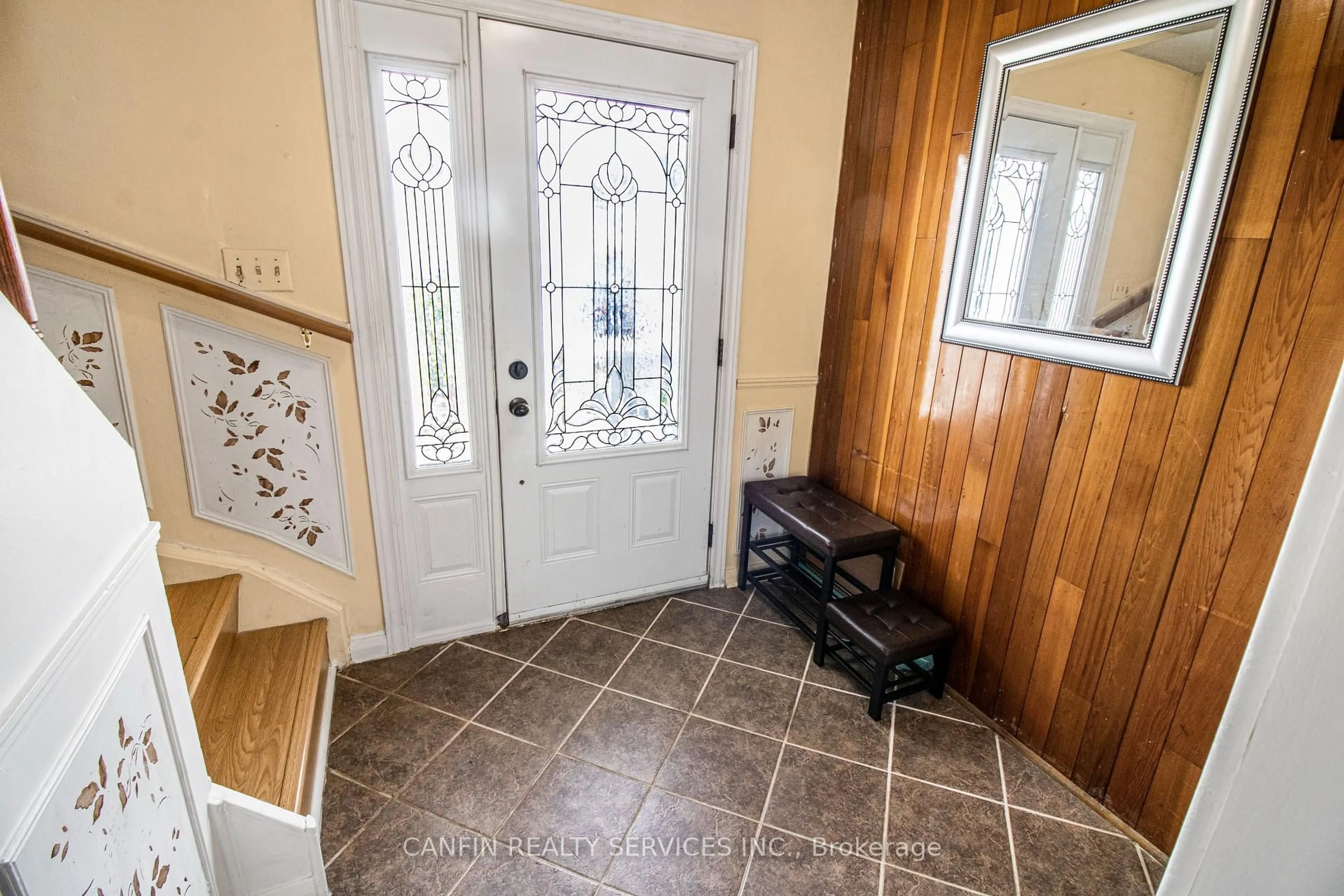 Indoor entryway for 95 Huntingwood Cres, Brampton Ontario L6S 1S5