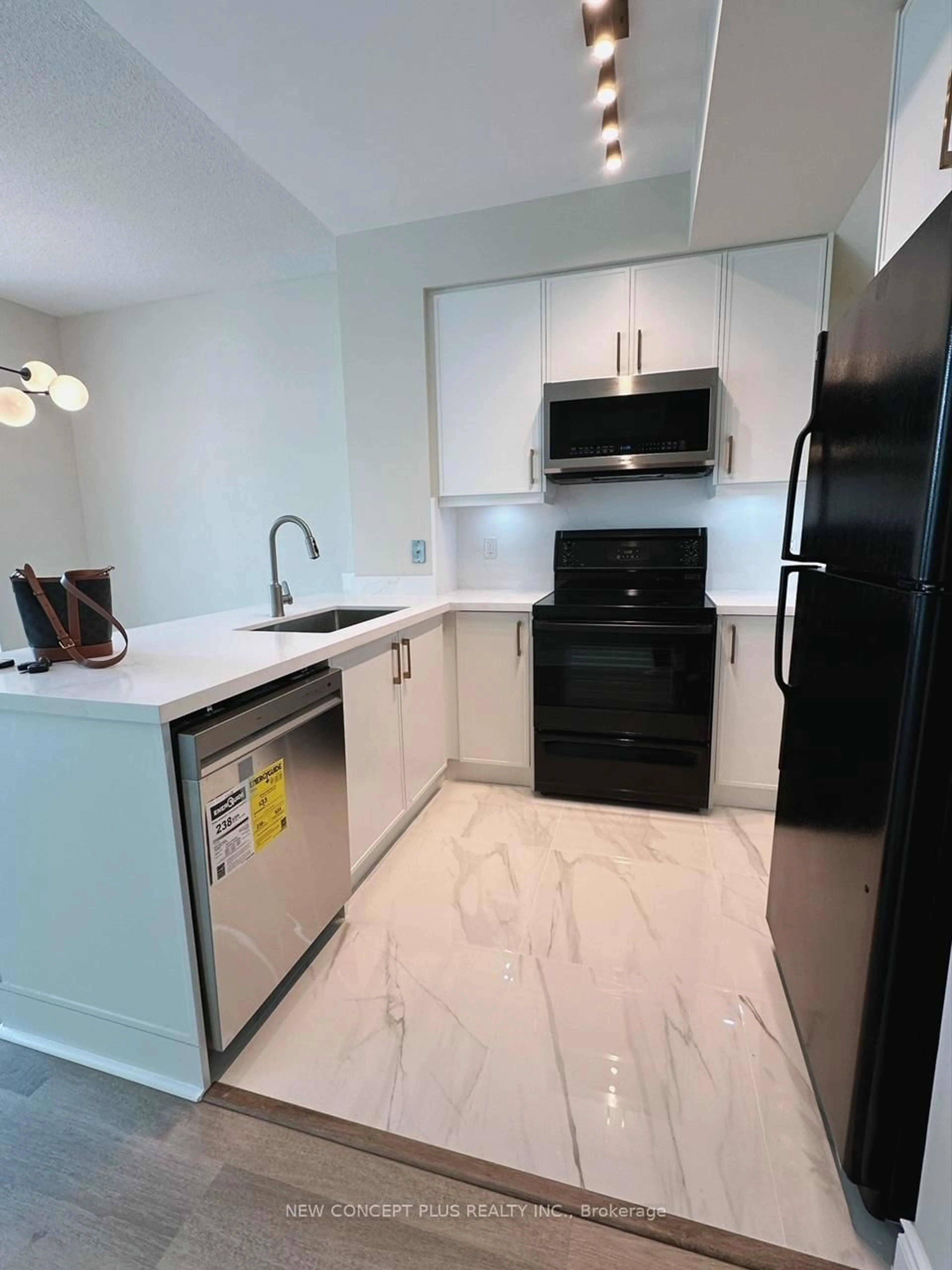 Standard kitchen, ceramic/tile floor for 3939 Duke of York Blvd #914, Mississauga Ontario L5B 4N2
