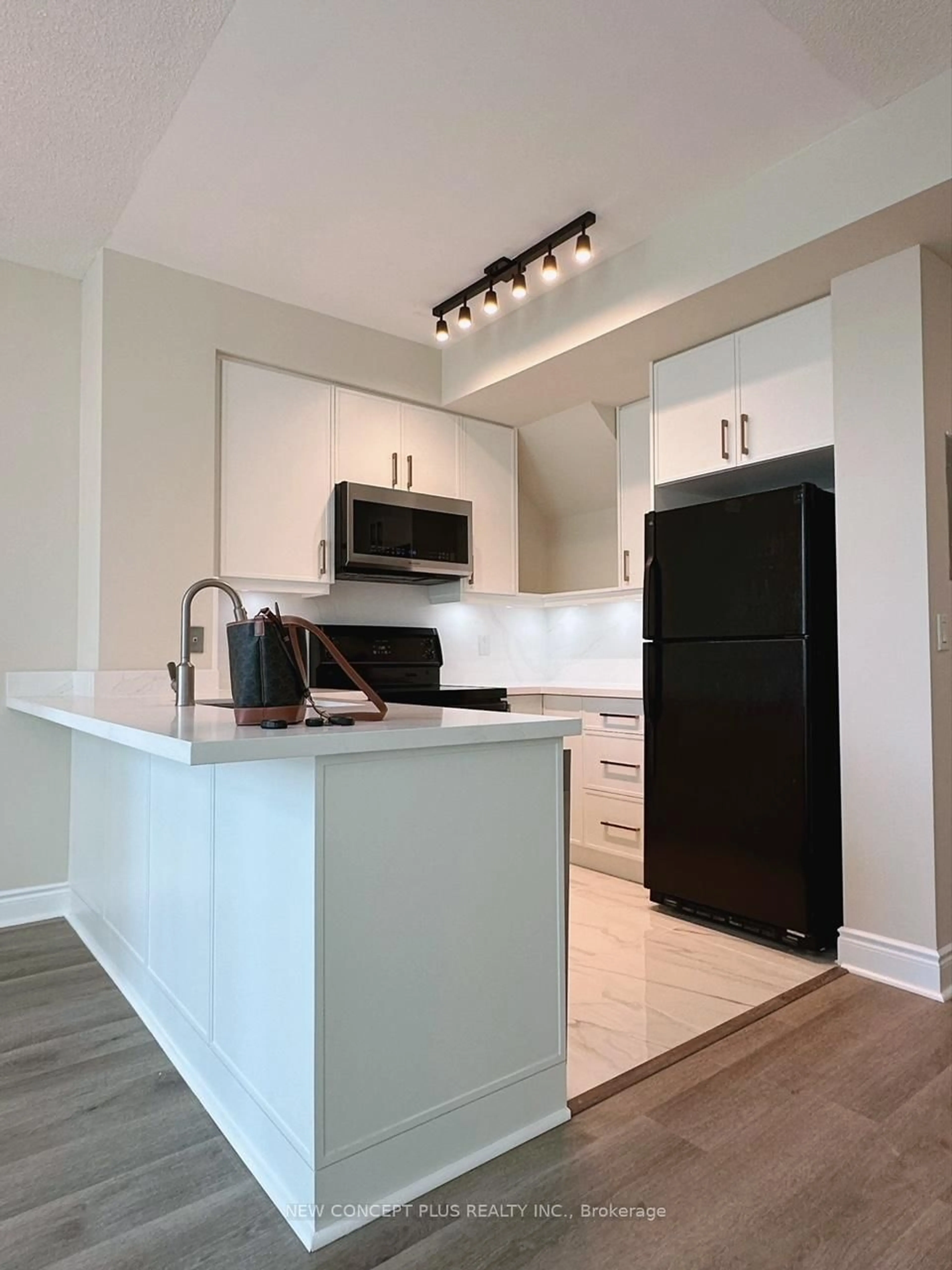 Open concept kitchen, unknown for 3939 Duke of York Blvd #914, Mississauga Ontario L5B 4N2