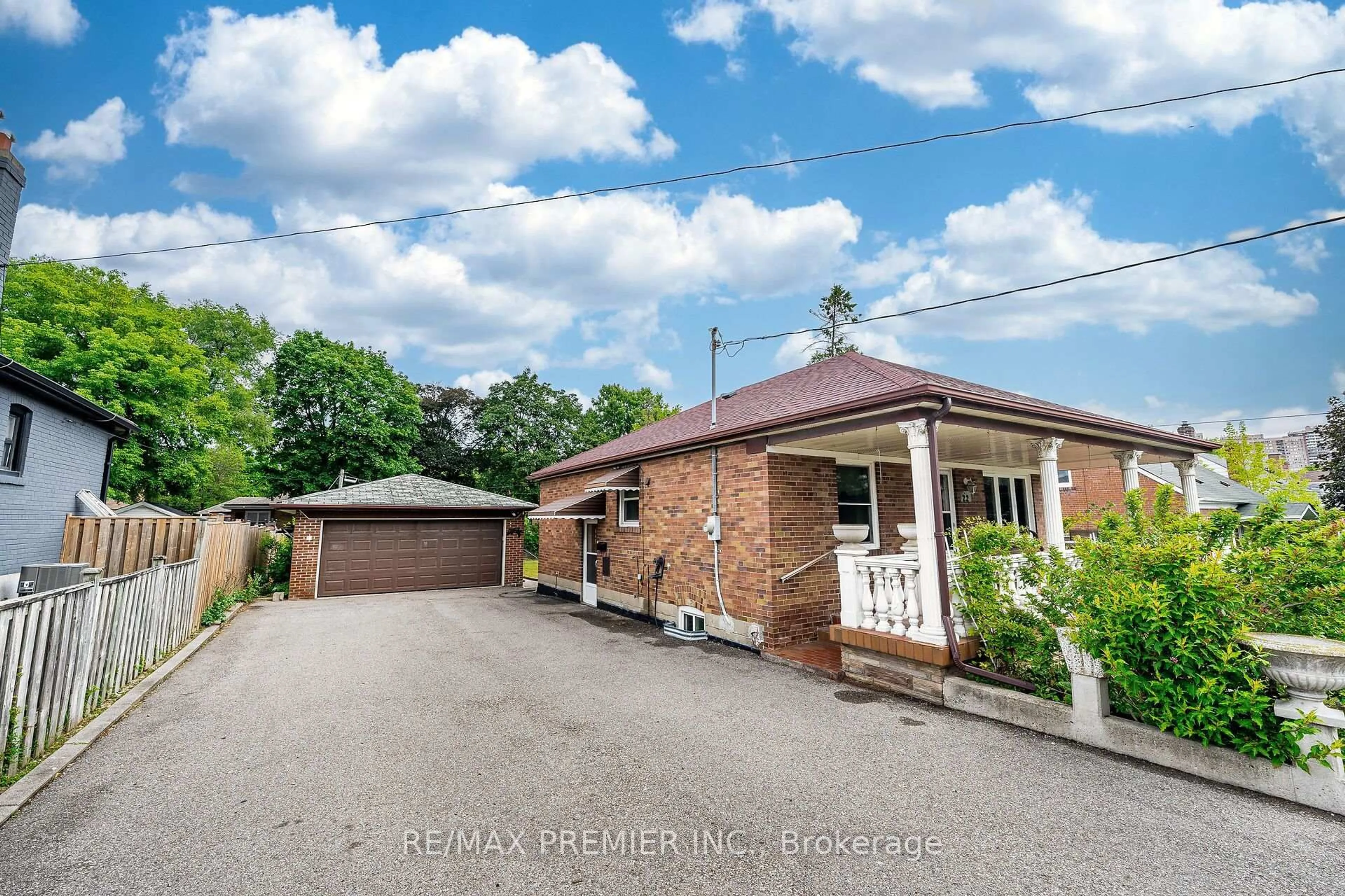 A pic from outside/outdoor area/front of a property/back of a property/a pic from drone, street for 22 Meadow Lane Ave, Toronto Ontario M3L 1C1