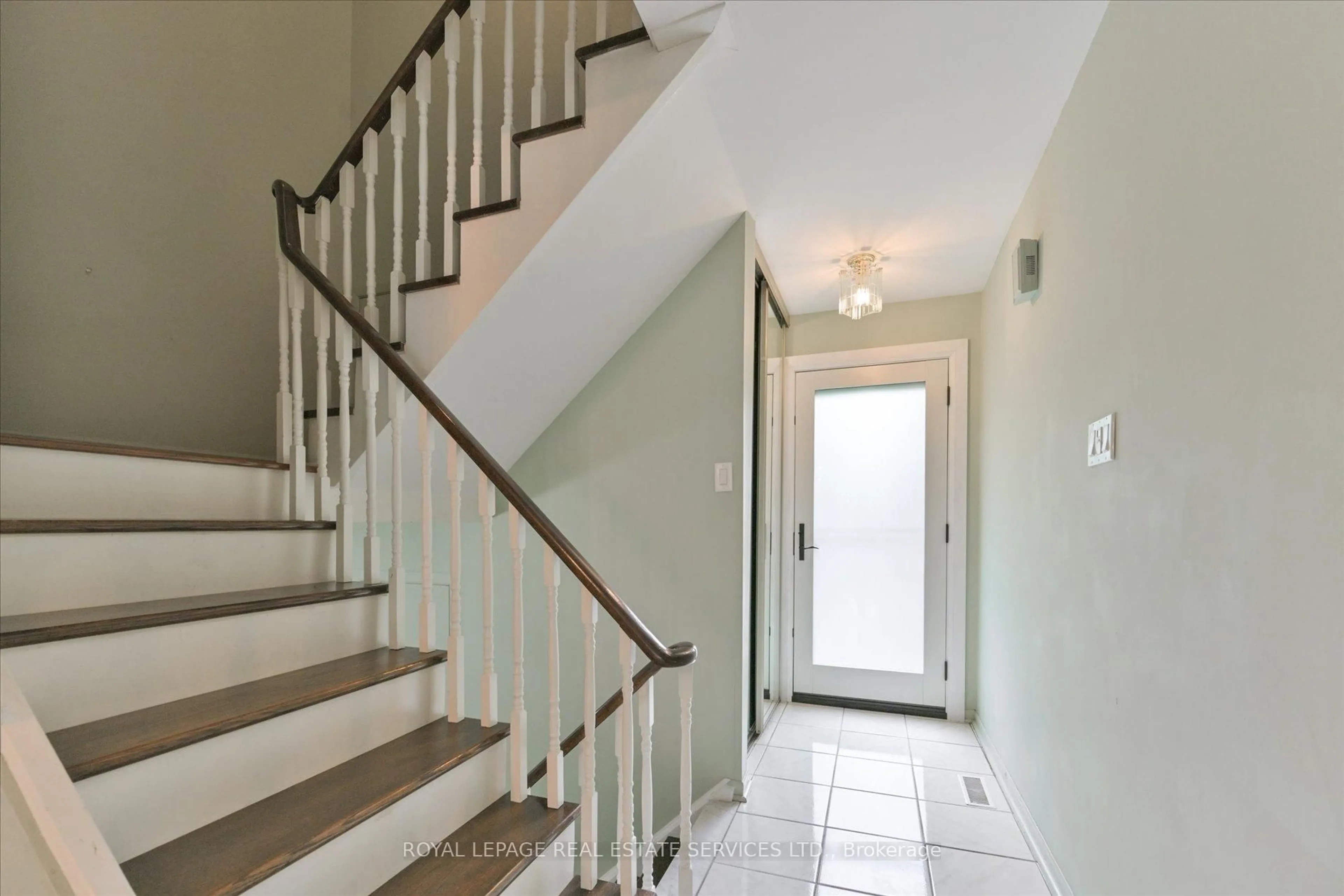 Unknown for 1395 Royal York Rd #33, Toronto Ontario M9A 4Y9