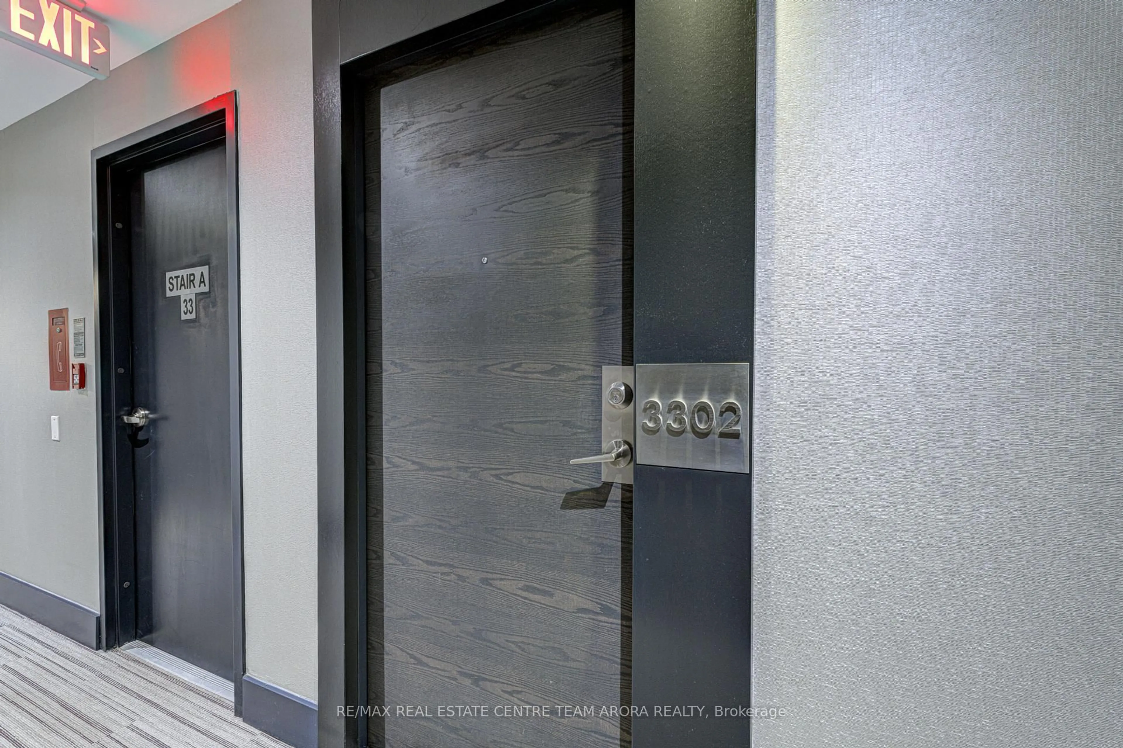 Indoor foyer for 33 Shore Breeze Dr #3302, Toronto Ontario M8V 0G1