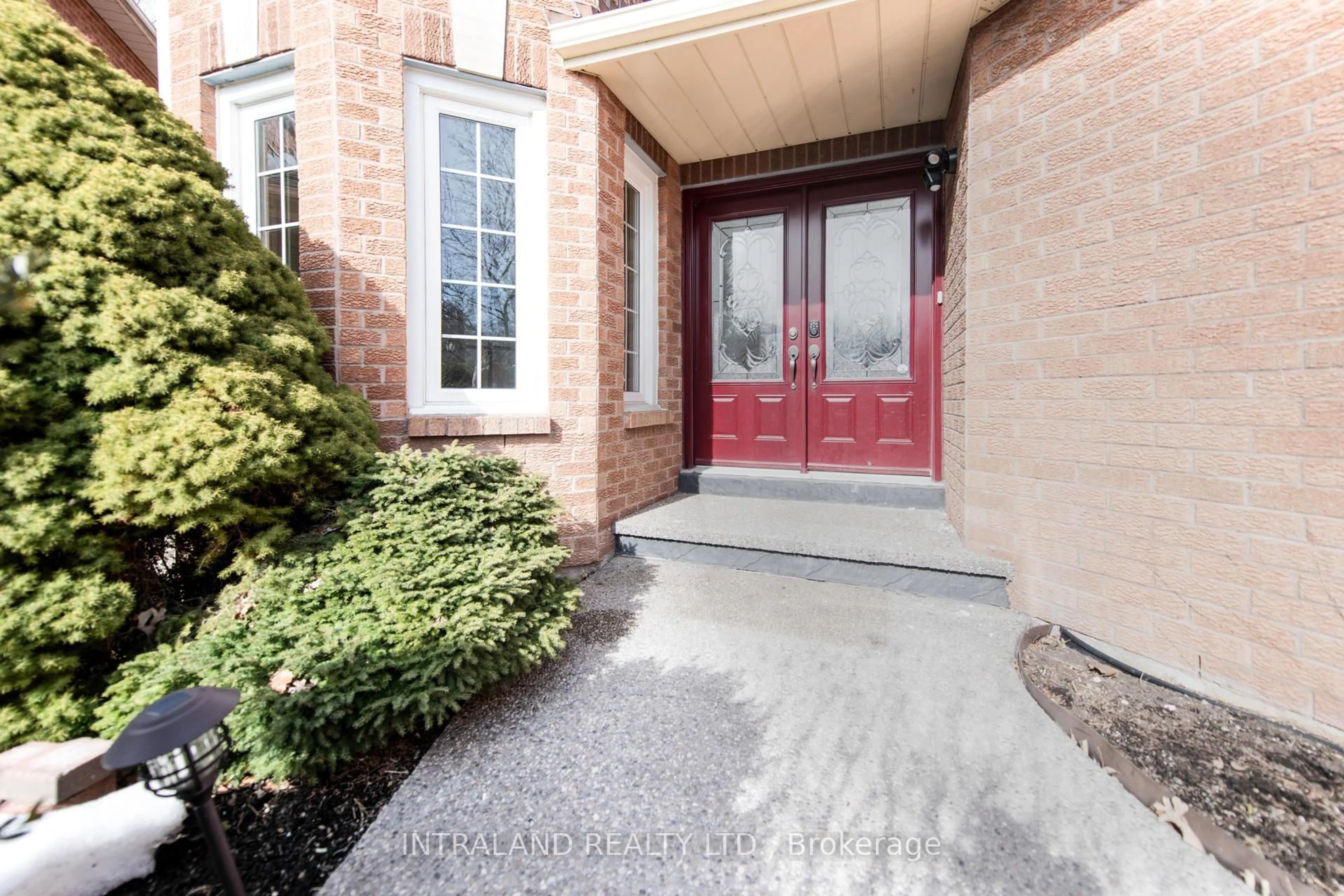 Indoor entryway for 109 Vivians Cres, Brampton Ontario L6Y 4V4