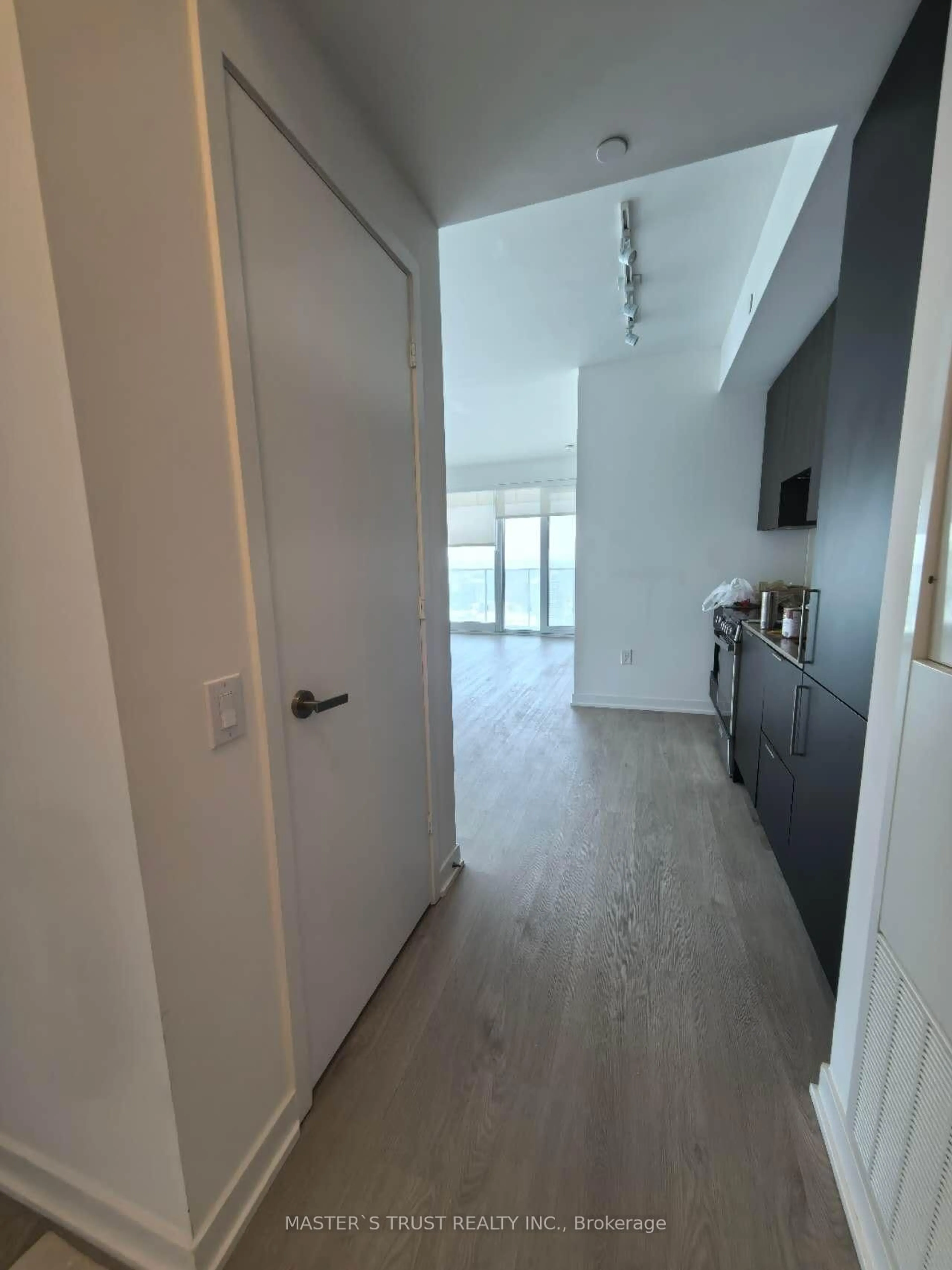 Unknown for 3900 Confederation Pkwy #4310, Mississauga Ontario L5B 0M3