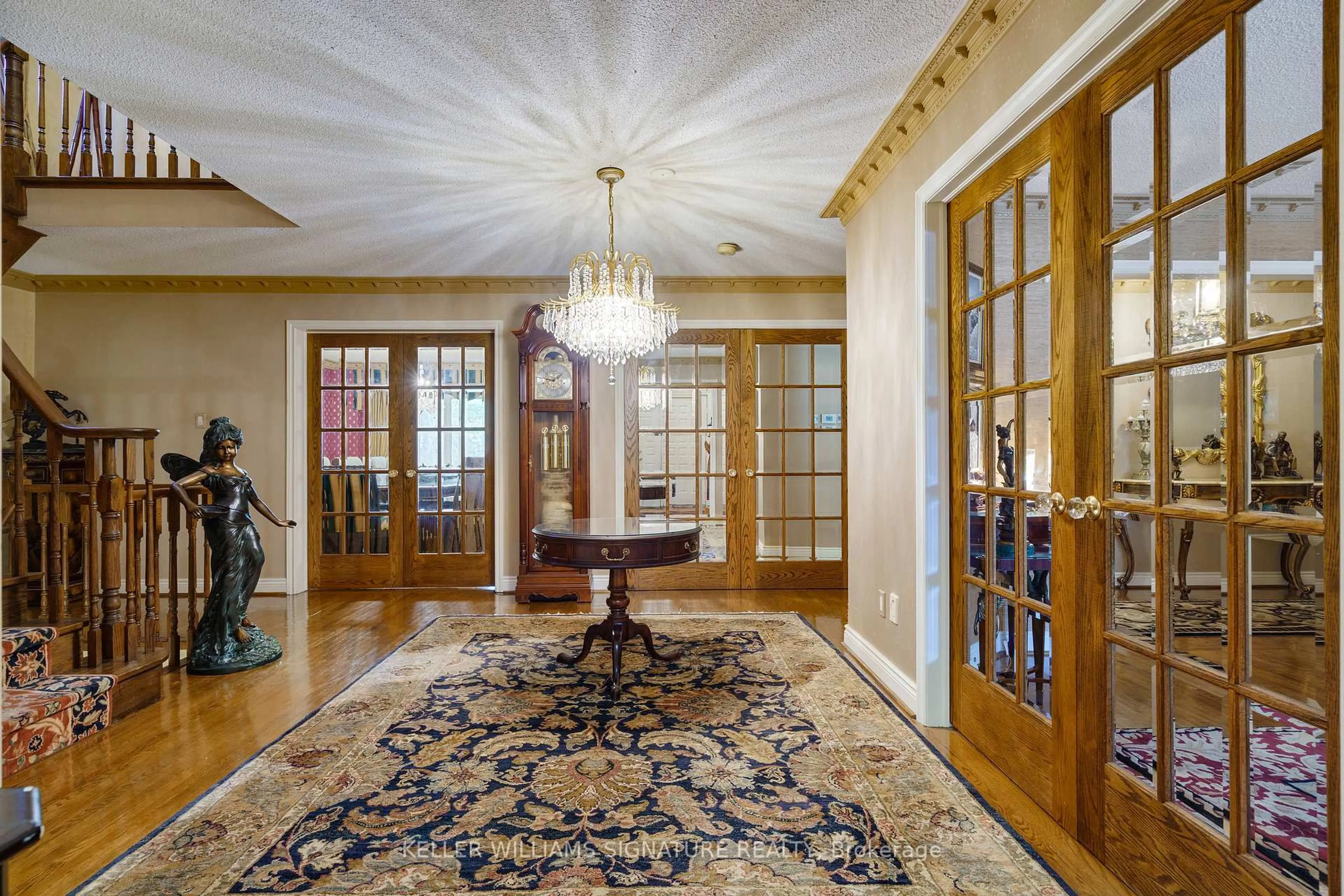 Indoor foyer for 4334 Wellsborough Pl, Mississauga Ontario L5M 3J4