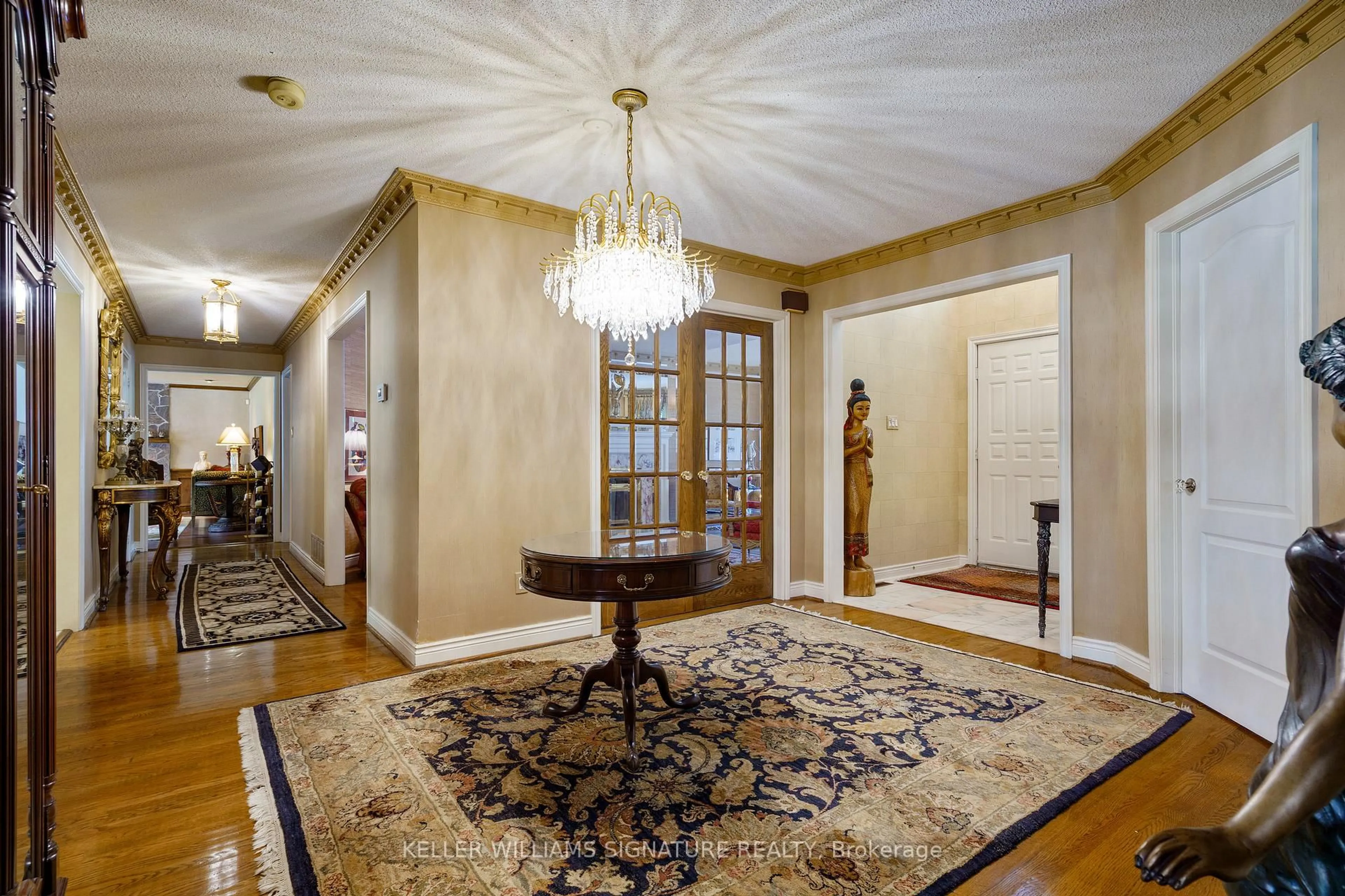 Indoor foyer for 4334 Wellsborough Pl, Mississauga Ontario L5M 3J4