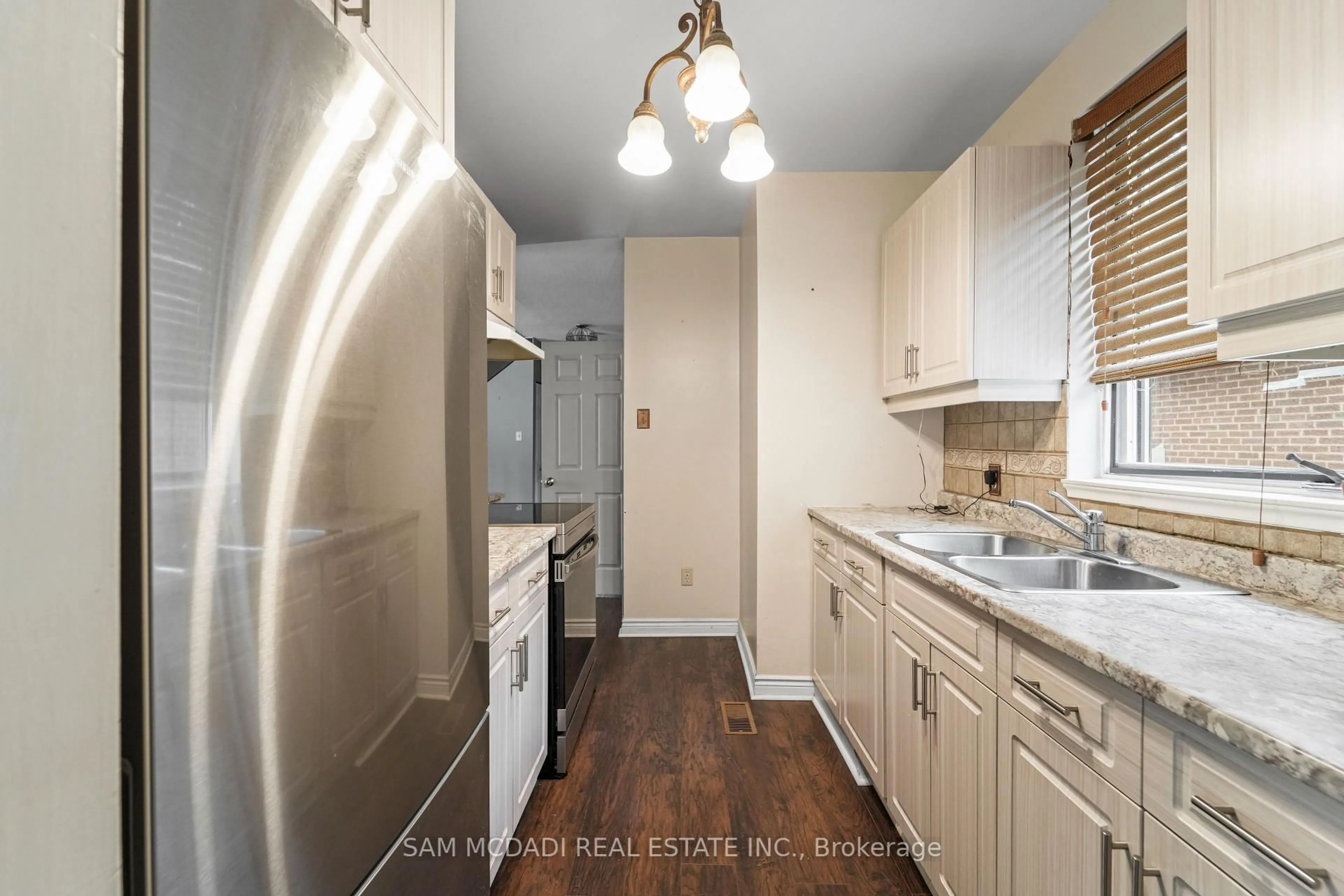 Standard kitchen, unknown for 37 Park Blvd, Toronto Ontario M8W 1G9