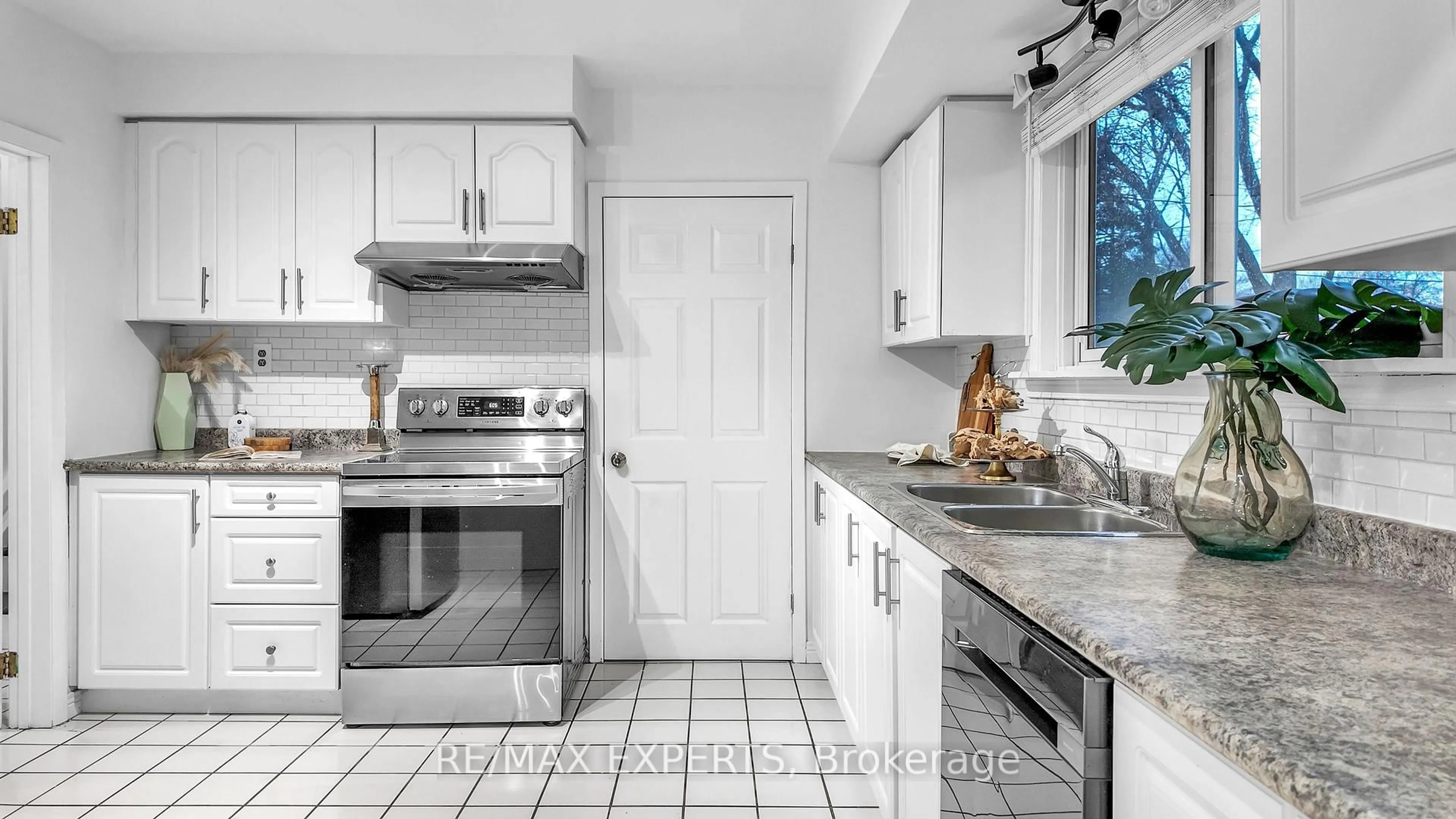 Standard kitchen, ceramic/tile floor for 615 Walkers Line, Burlington Ontario L7N 2E6