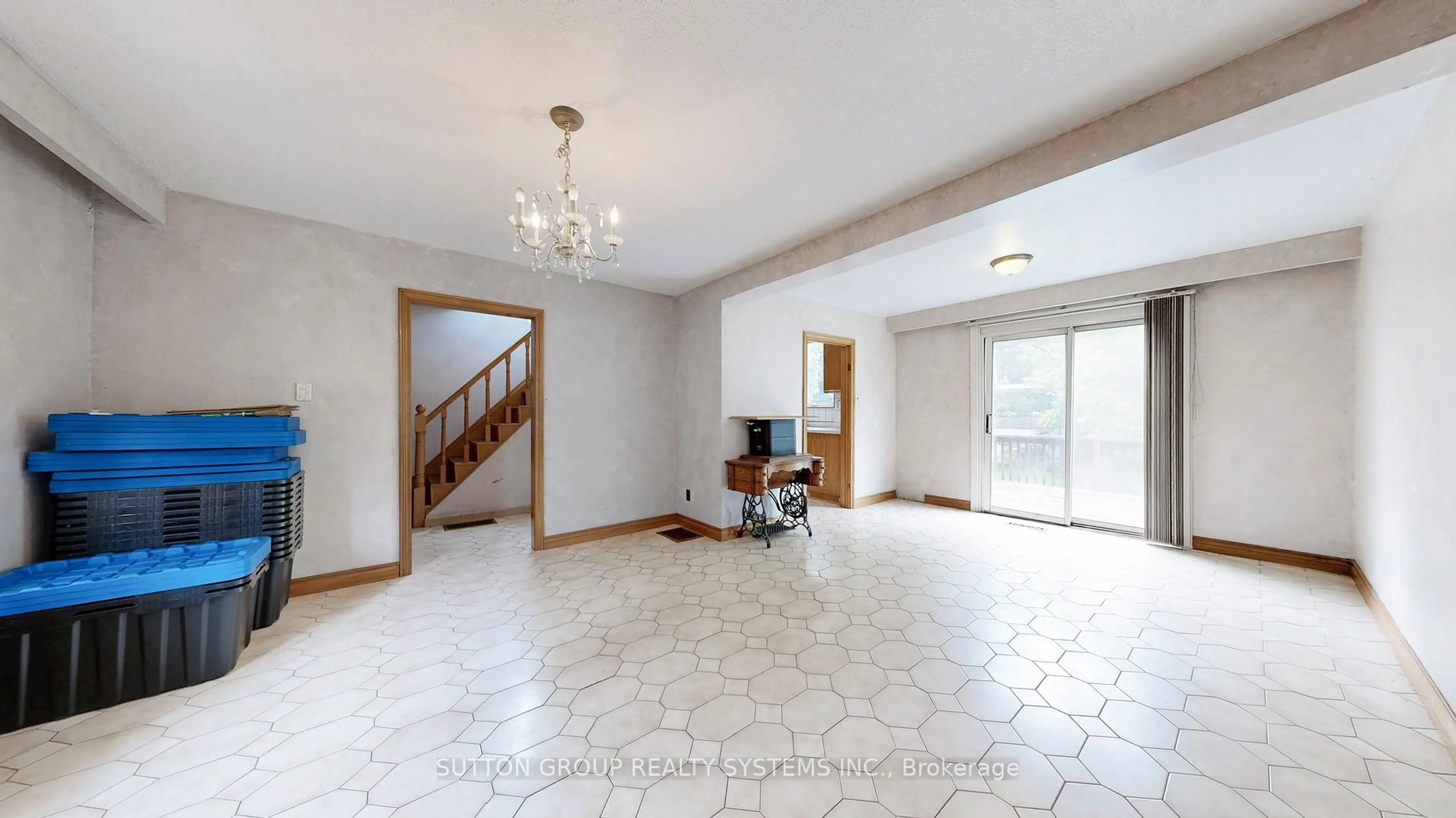 Indoor foyer for 29 Edmund Ave, Toronto Ontario M9N 1A2