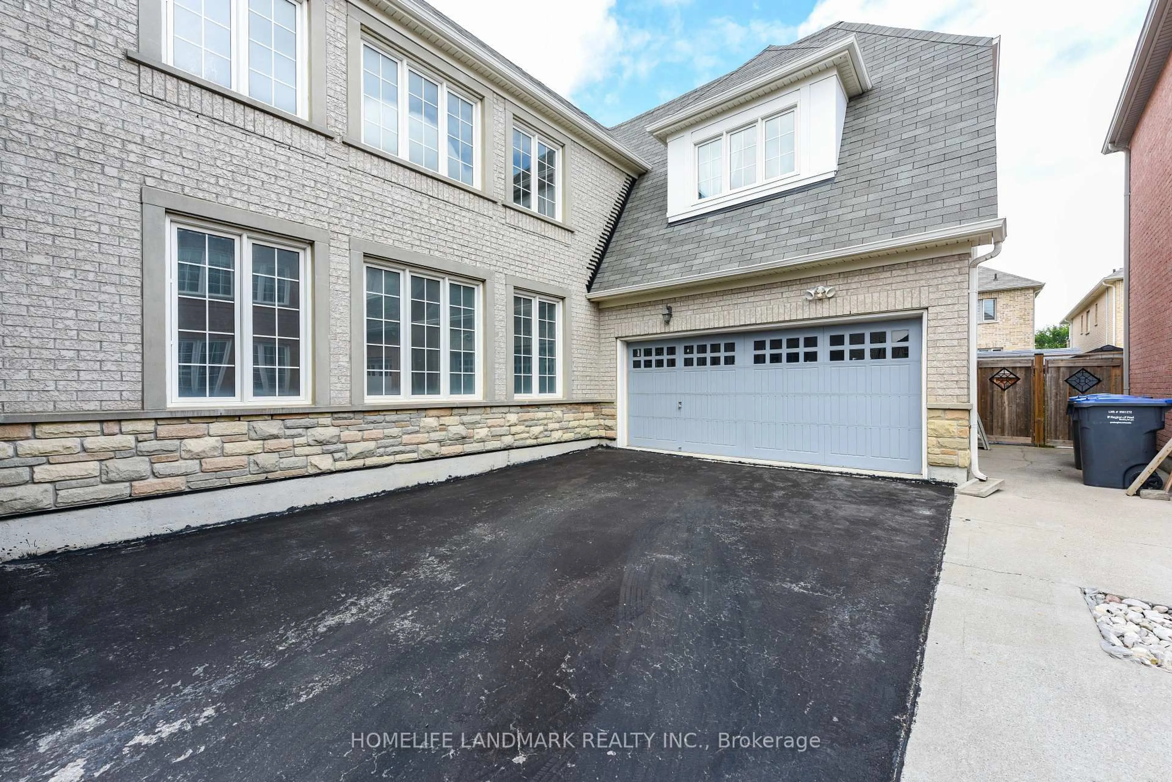 Unknown for 210 Castle Oaks Crossing, Brampton Ontario L6P 3X2