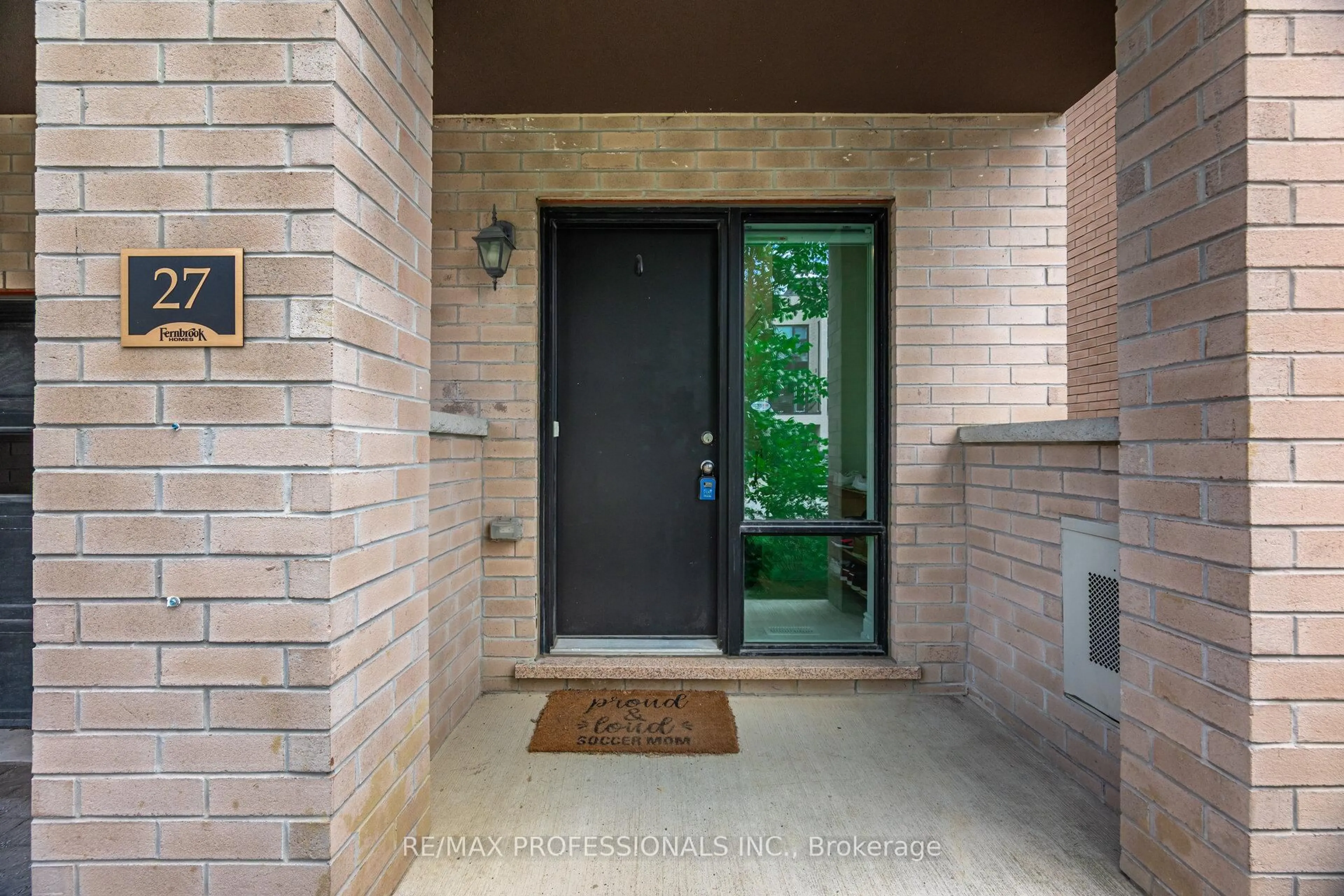 Indoor entryway for 27 Pony Farm Dr, Toronto Ontario M9R 0B3