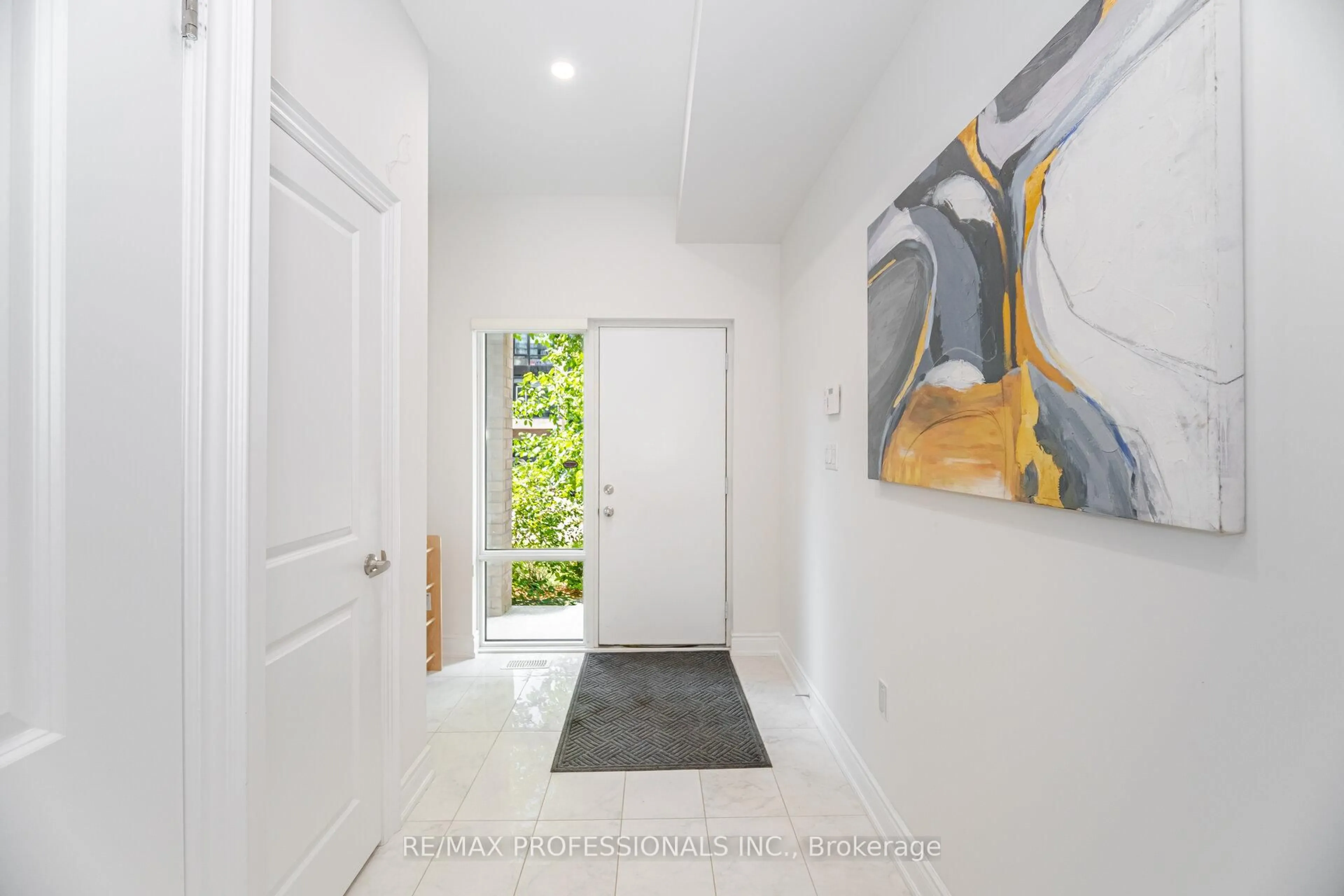 Indoor entryway for 27 Pony Farm Dr, Toronto Ontario M9R 0B3