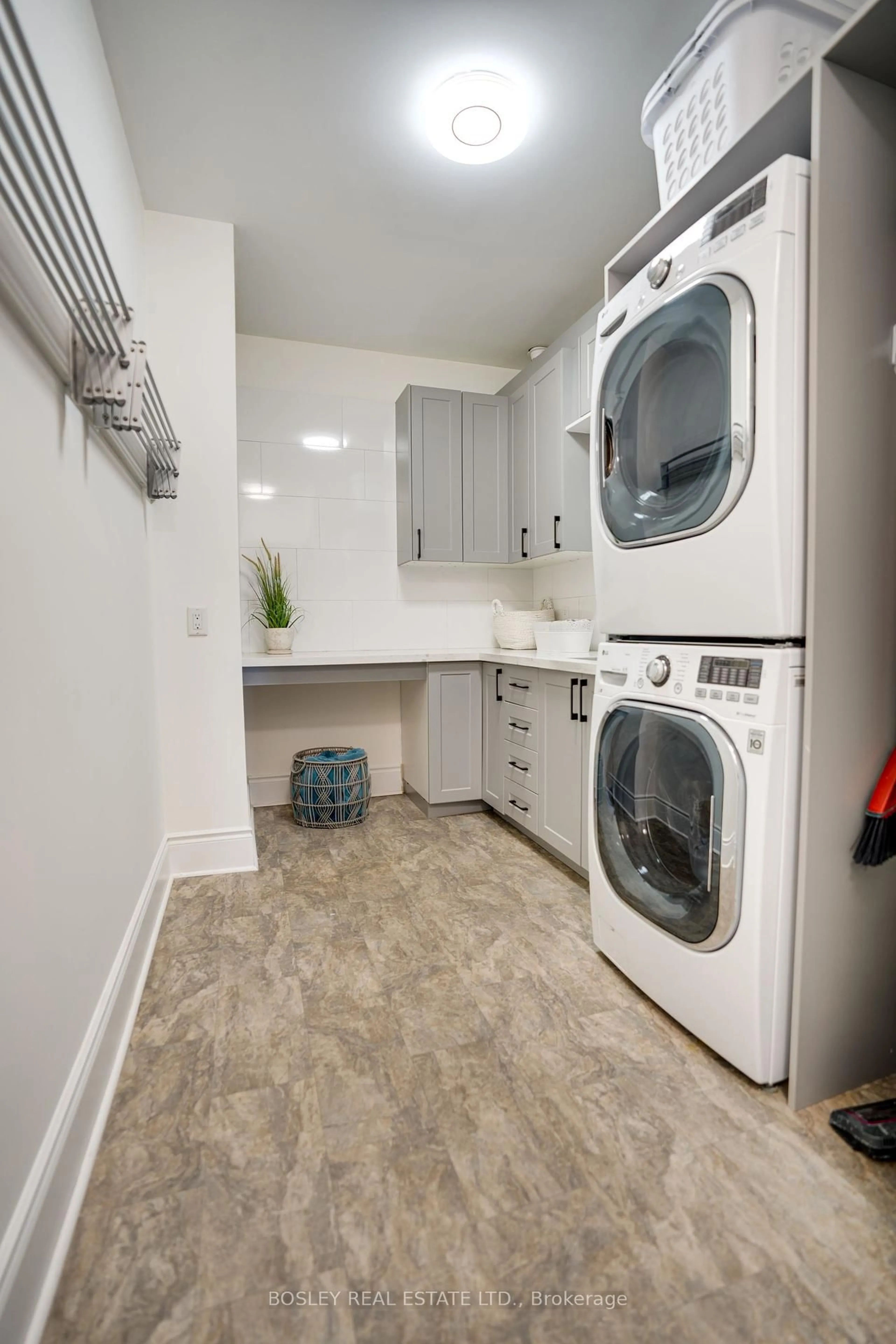 Laundry room for 5229 Dundas St #PH08, Toronto Ontario M6B 6L9