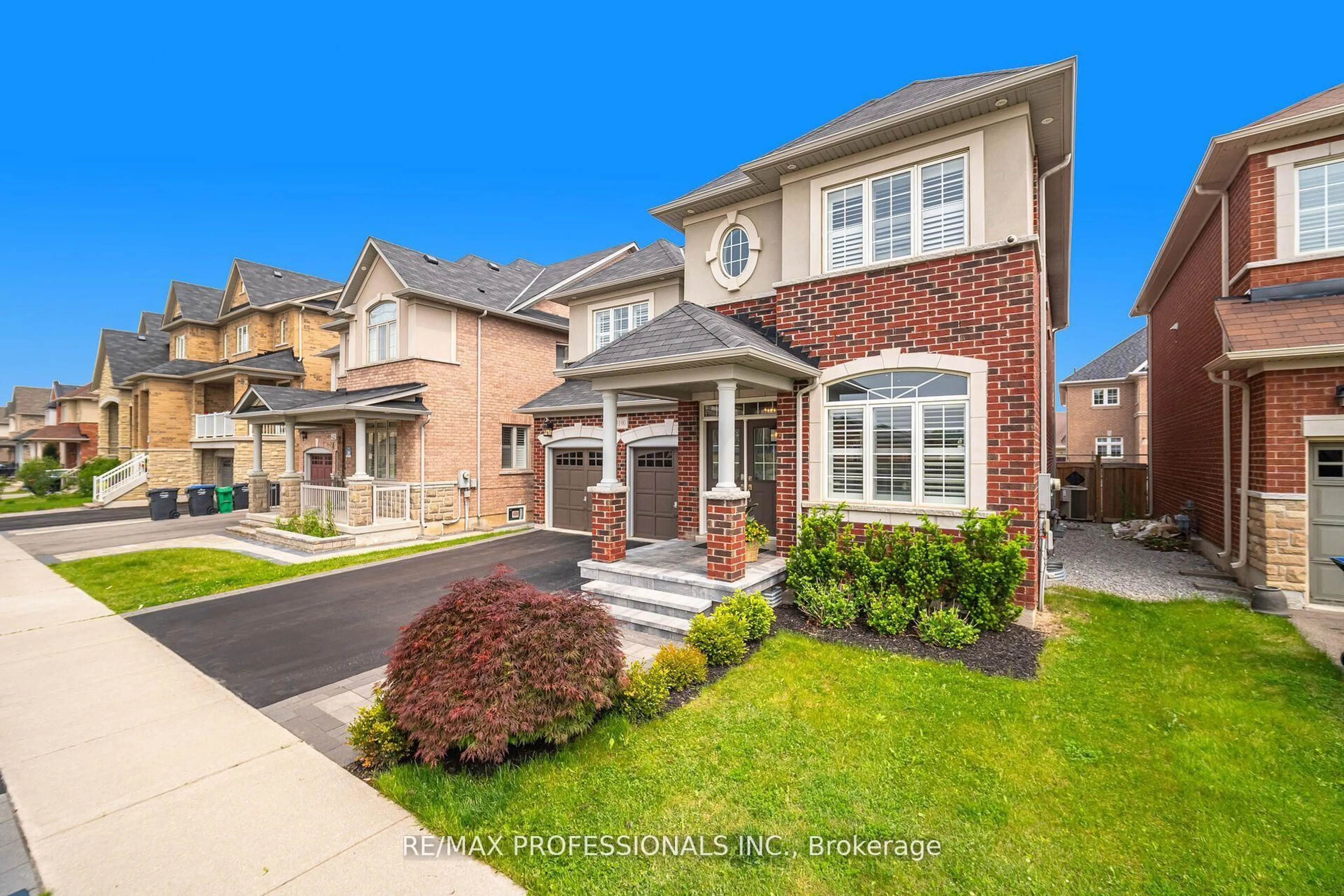 Home with brick exterior material, street for 3190 Southwind Rd, Mississauga Ontario L5M 0V8