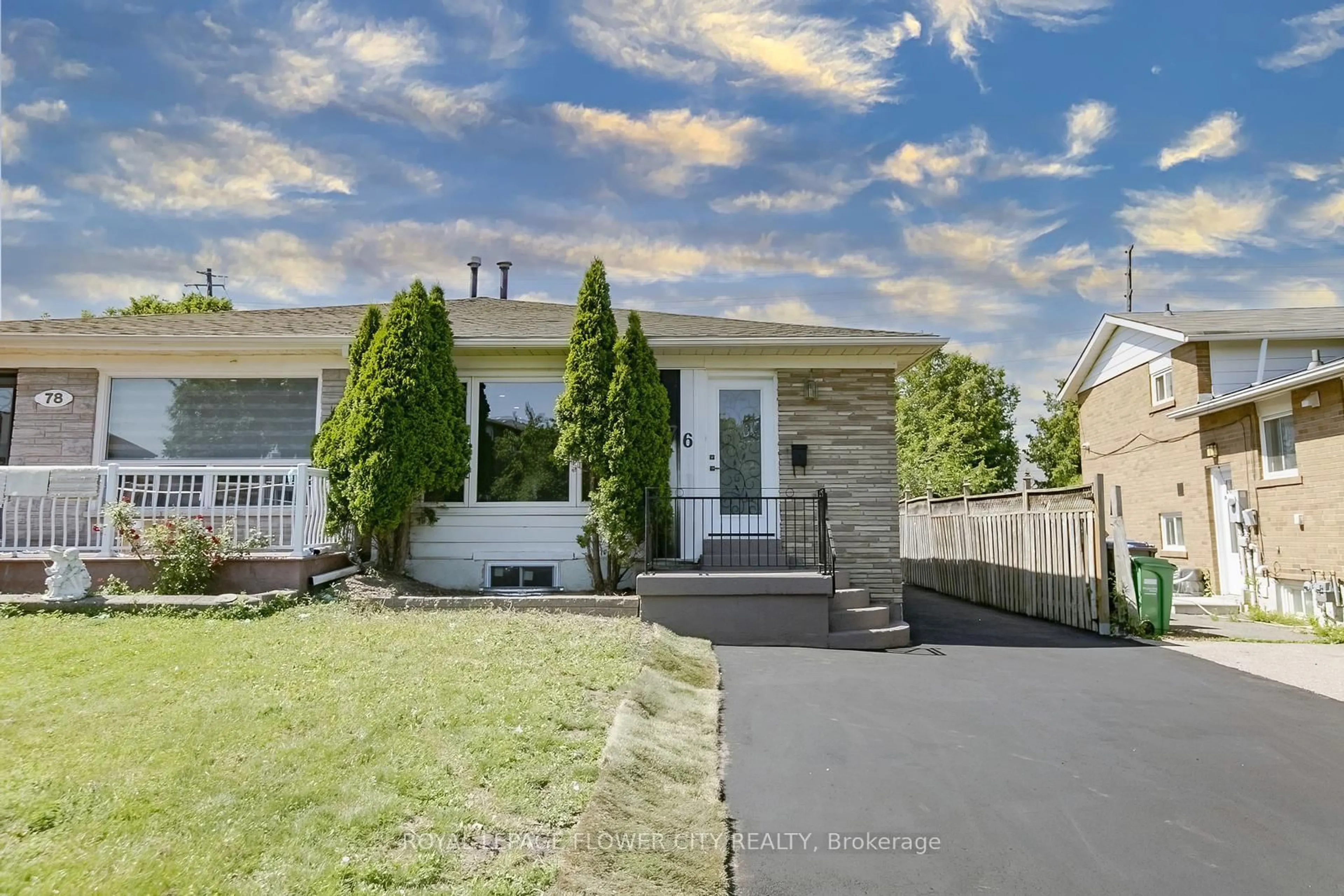 A pic from outside/outdoor area/front of a property/back of a property/a pic from drone, street for 76 Northwood Dr, Brampton Ontario L6X 2L2