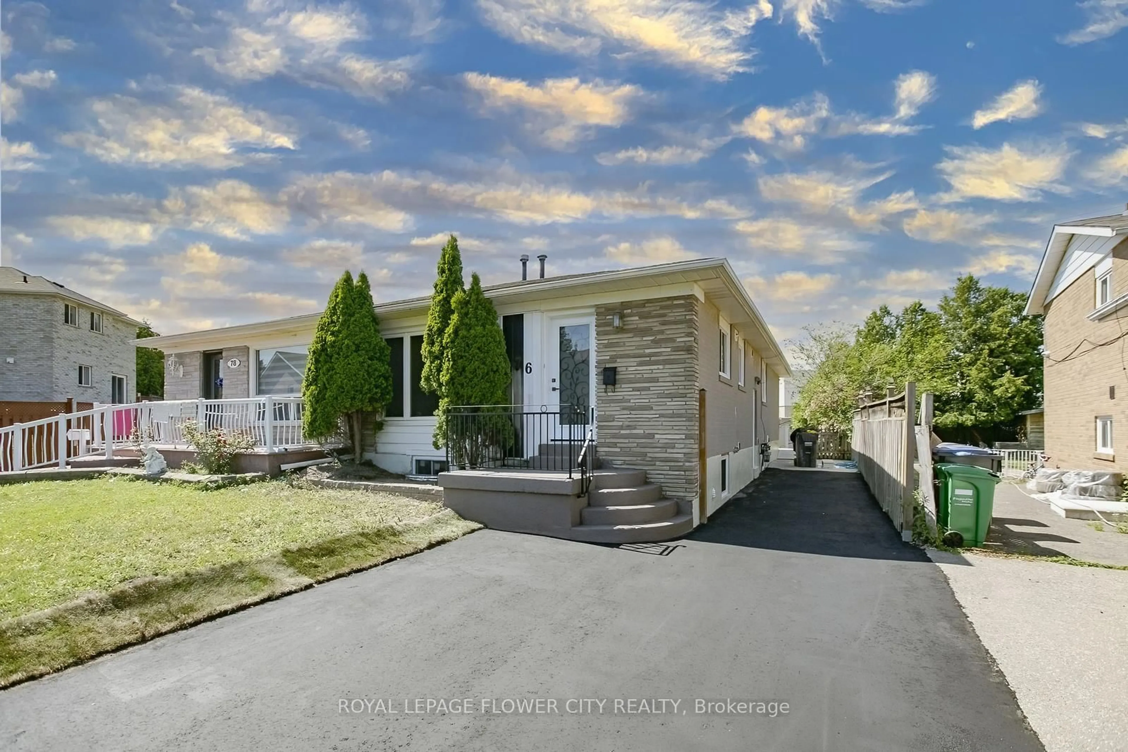 A pic from outside/outdoor area/front of a property/back of a property/a pic from drone, street for 76 Northwood Dr, Brampton Ontario L6X 2L2