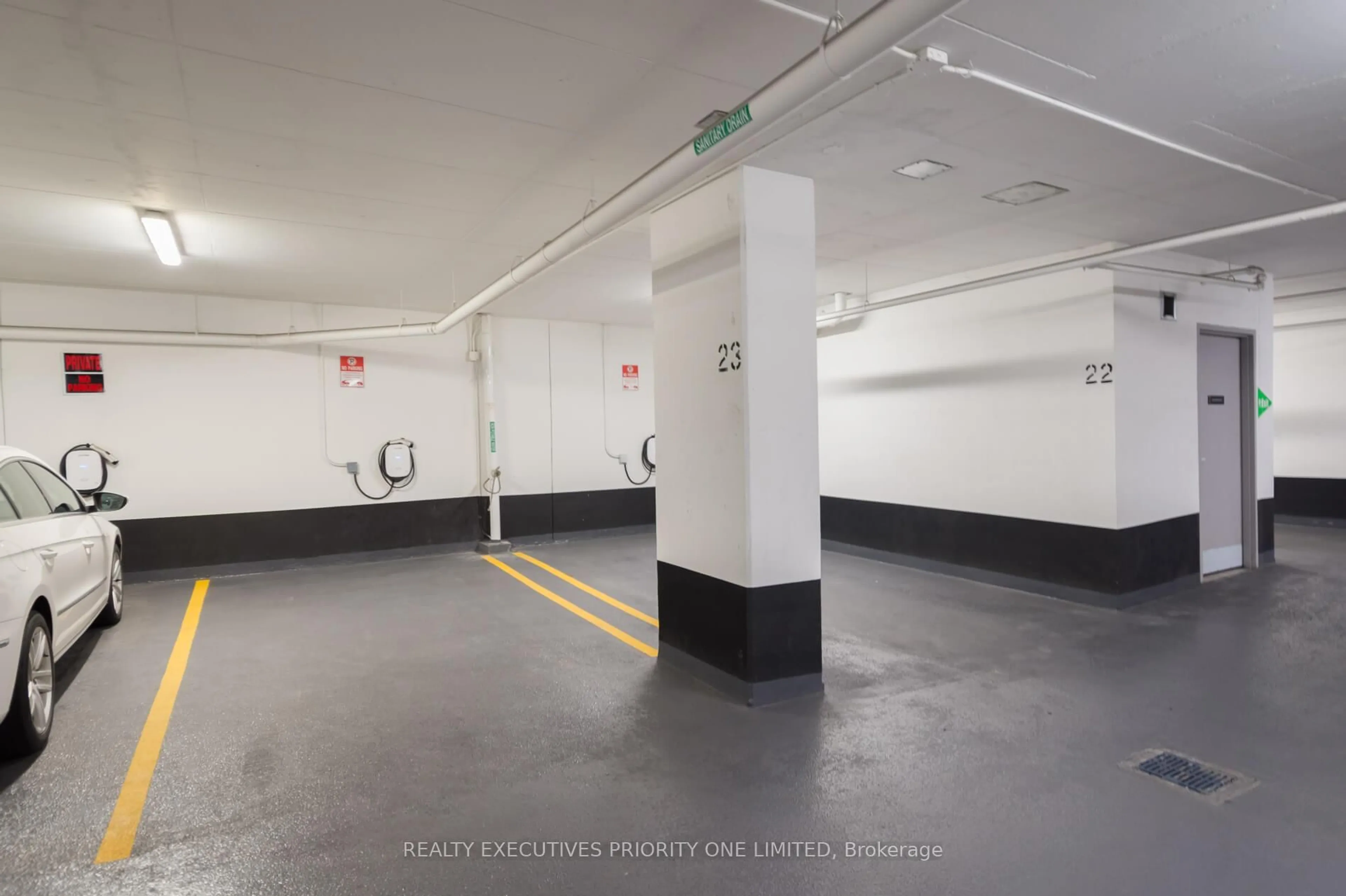 Indoor garage for 36 Zorra St #405, Toronto Ontario M8Z 4Z7