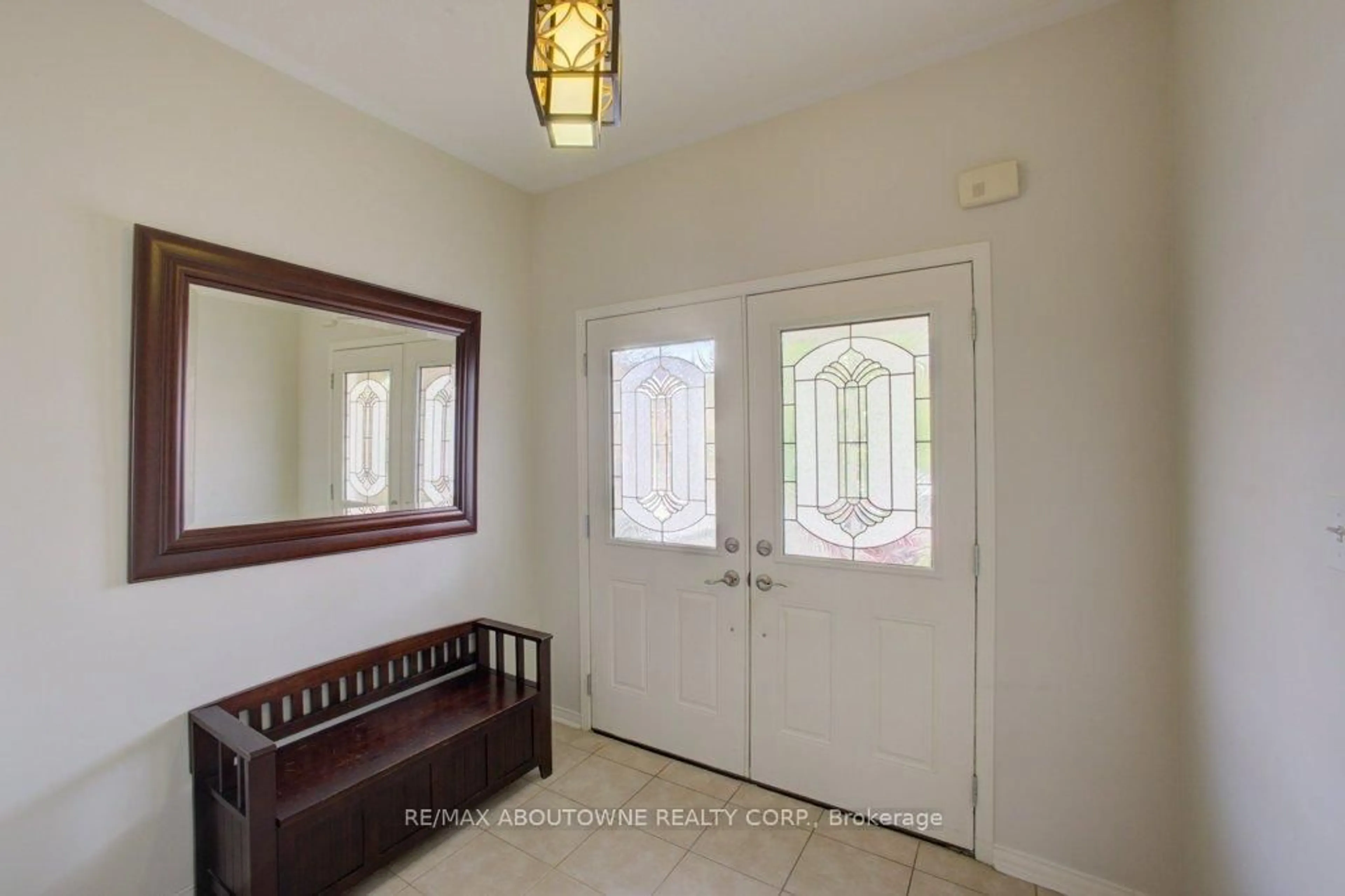 Indoor entryway for 773 Shanks Hts, Milton Ontario L9T 7P8