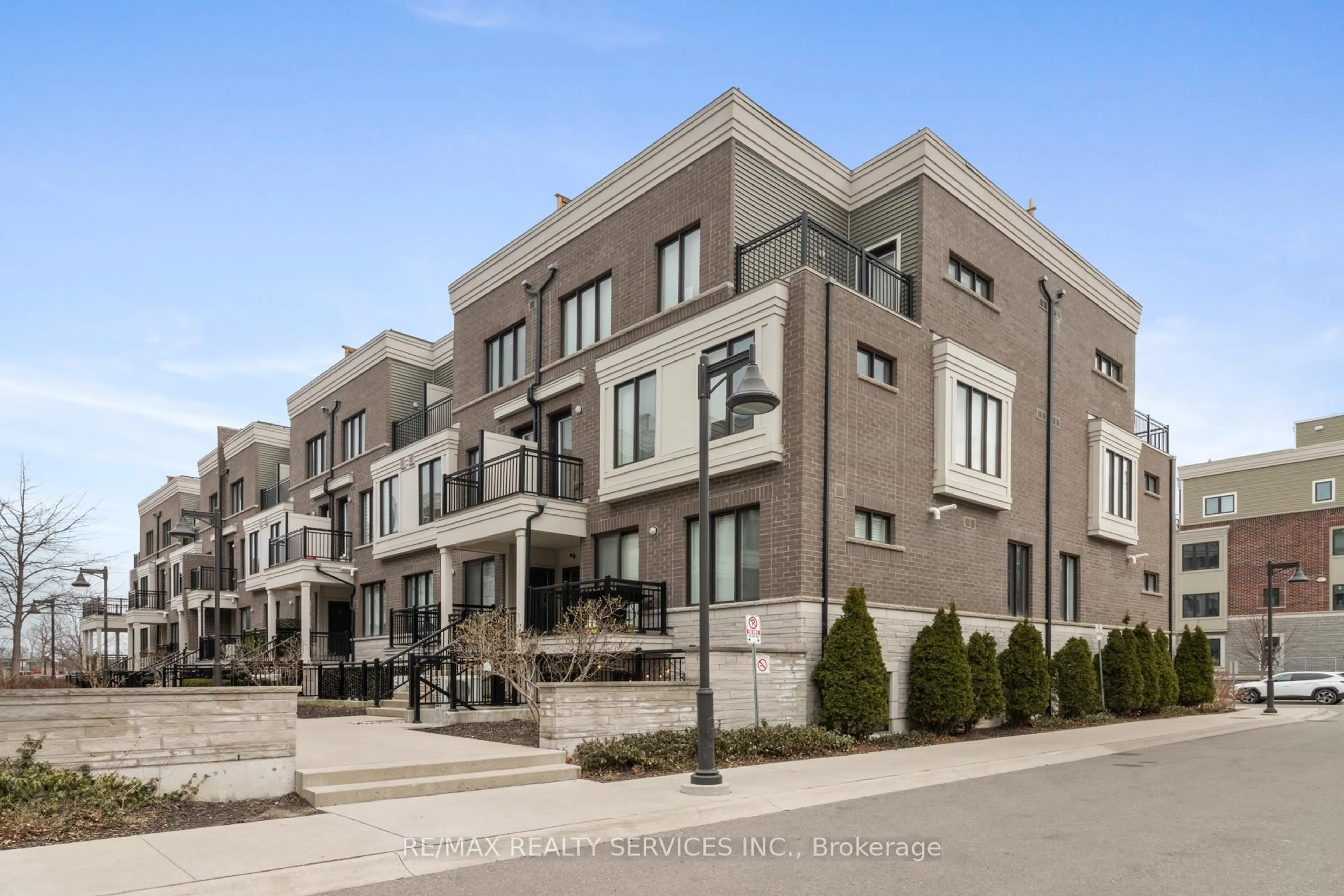 Patio, street for 70 Eastwood Park Gdns #40, Toronto Ontario M8W 0B2
