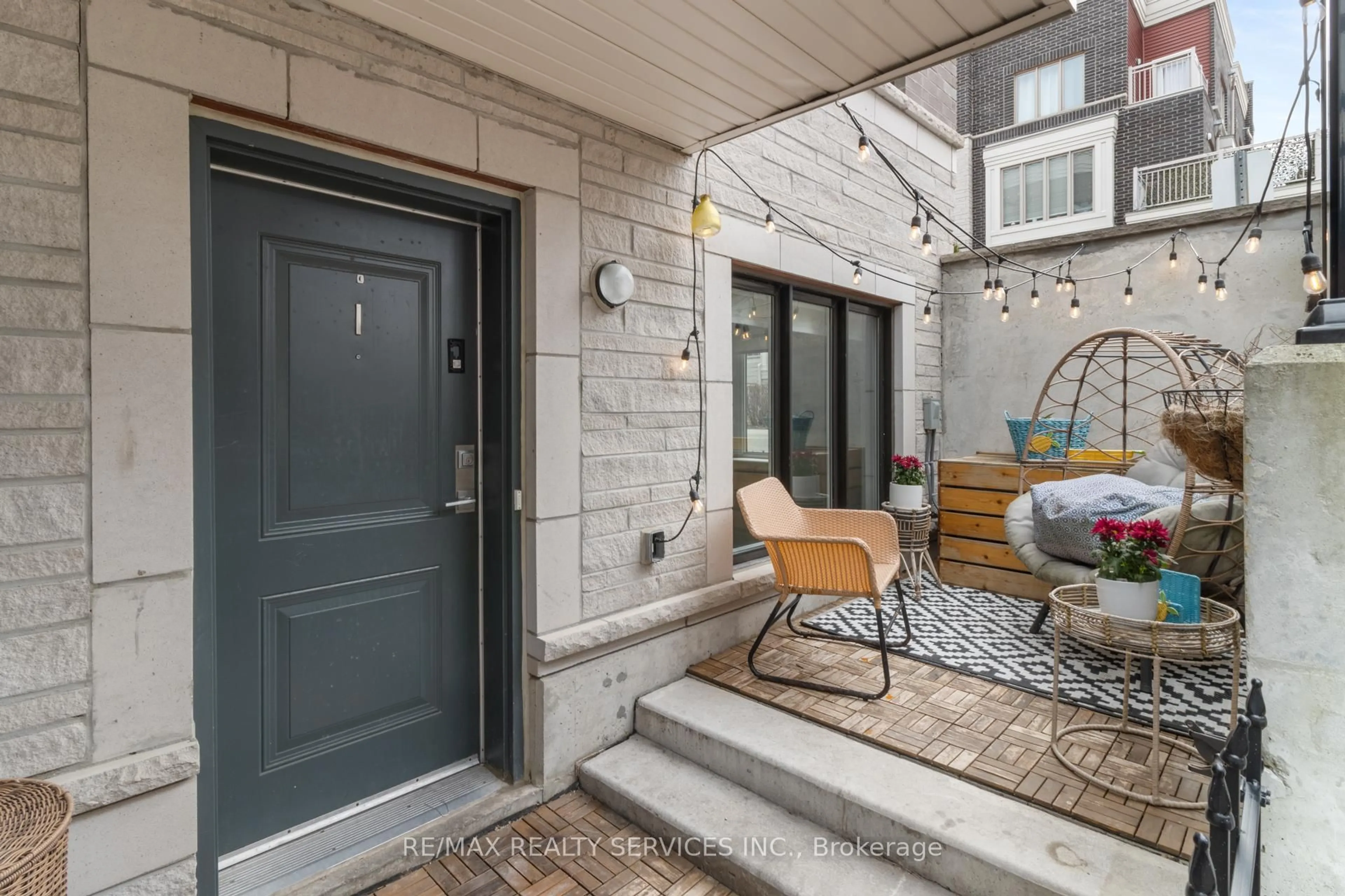 Indoor entryway for 70 Eastwood Park Gdns #40, Toronto Ontario M8W 0B2