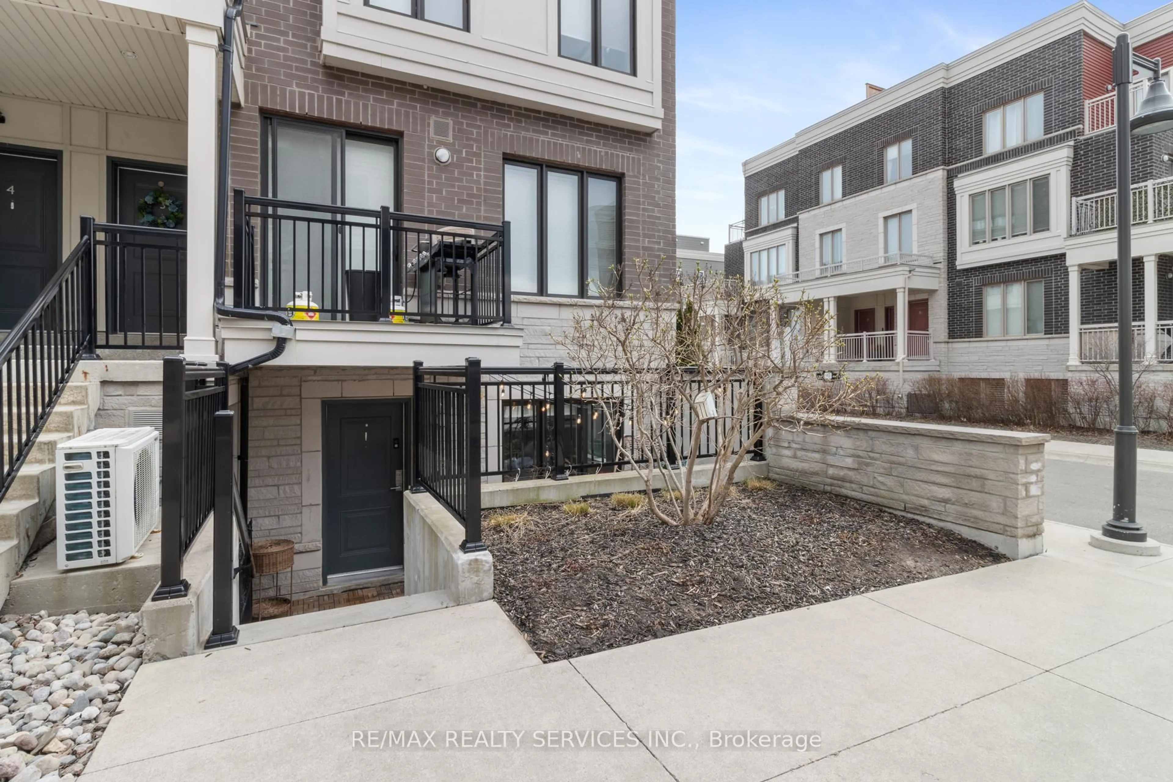 Patio, street for 70 Eastwood Park Gdns #40, Toronto Ontario M8W 0B2