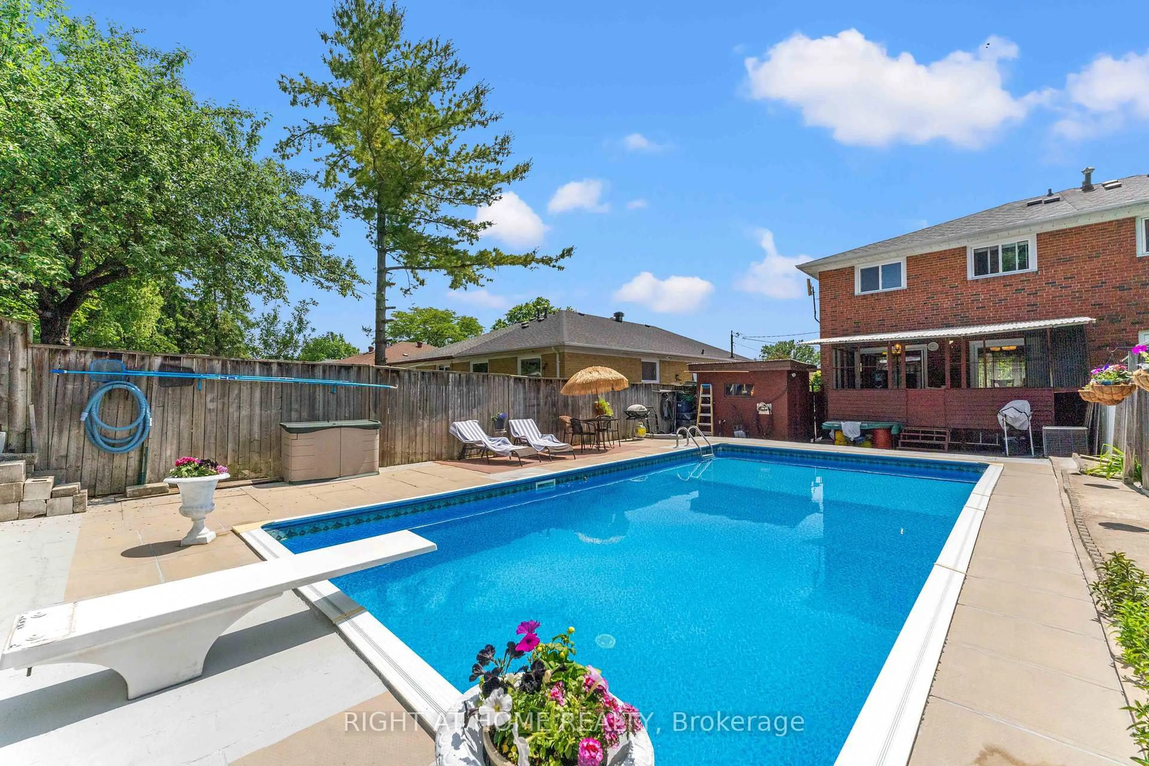 Pool for 3633 Anniversary Rd, Mississauga Ontario L5C 2G2