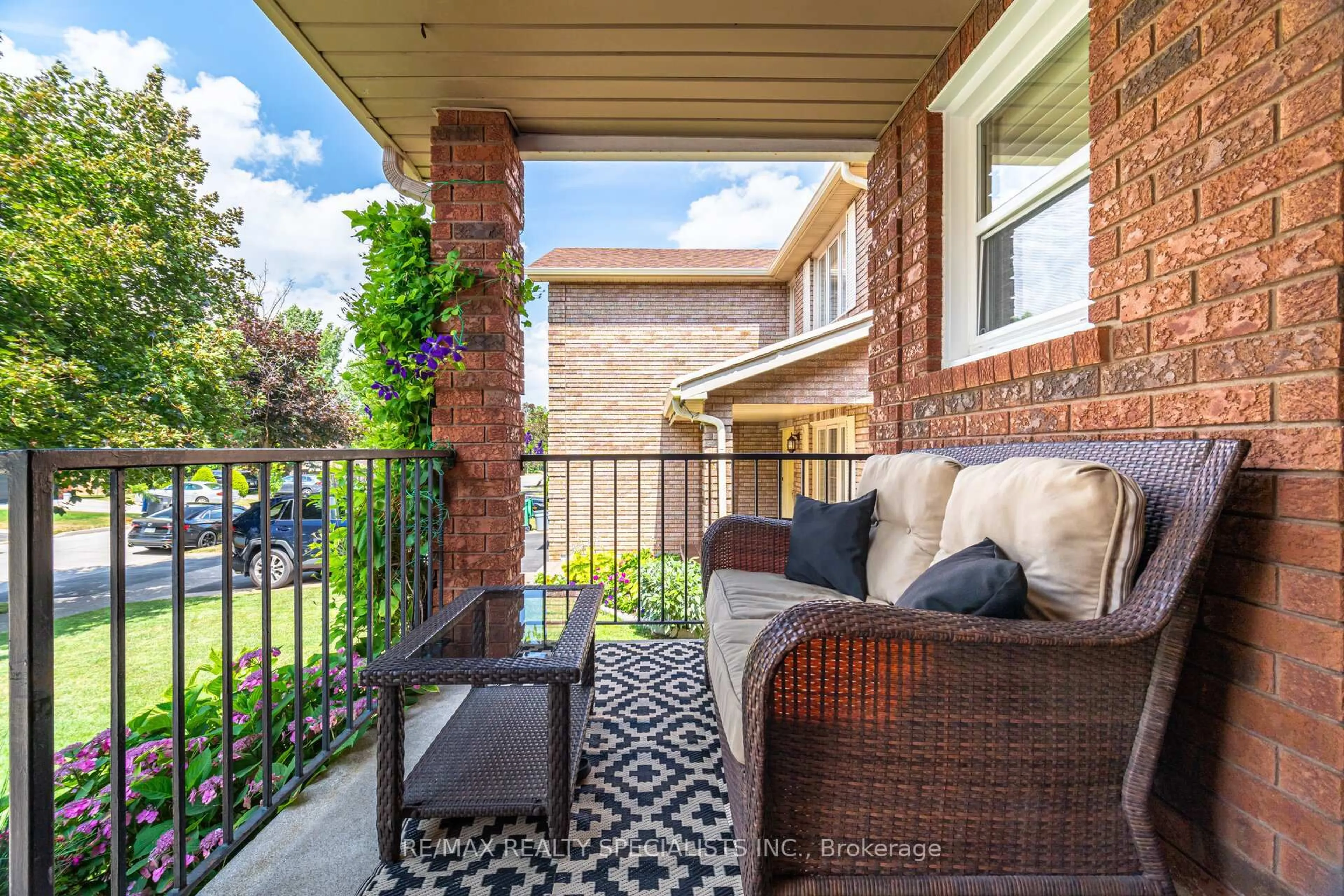 Patio, street for 5612 Shillington Dr, Mississauga Ontario L5R 3N4
