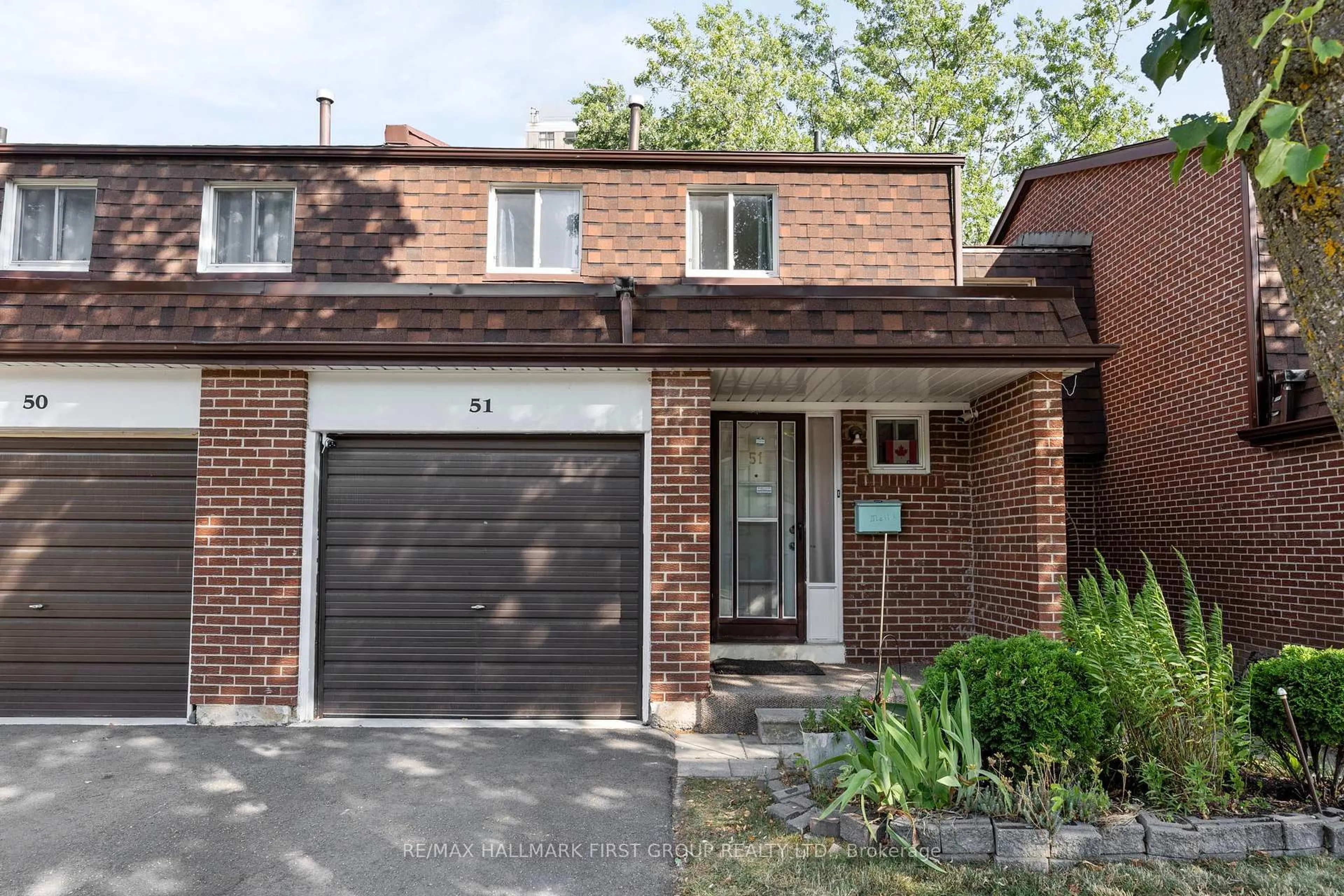 Home with brick exterior material, street for 3025 Cedarglen Gate #51, Mississauga Ontario L5C 2V7